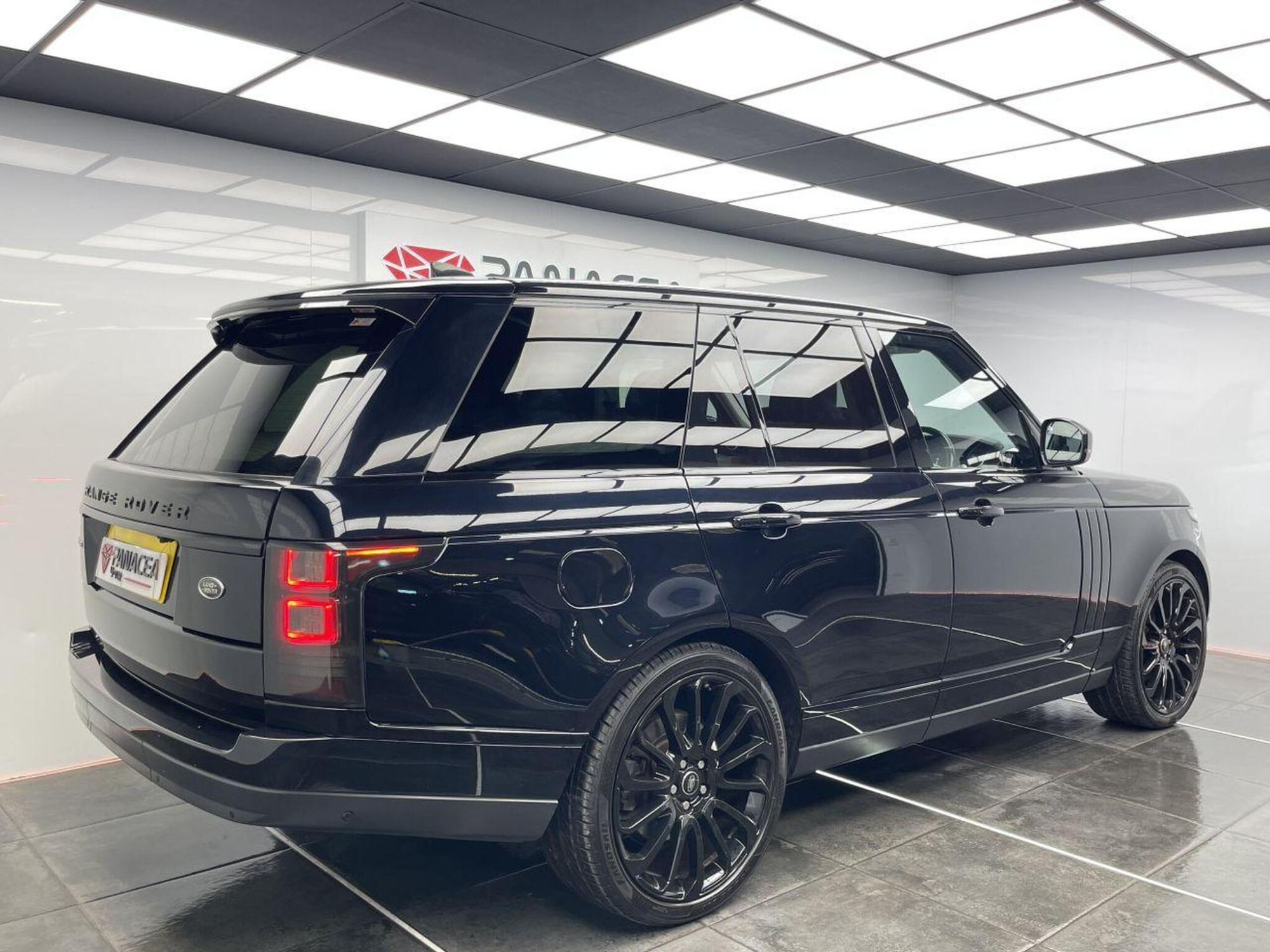 2017 Land Rover RANGE ROVER image 4