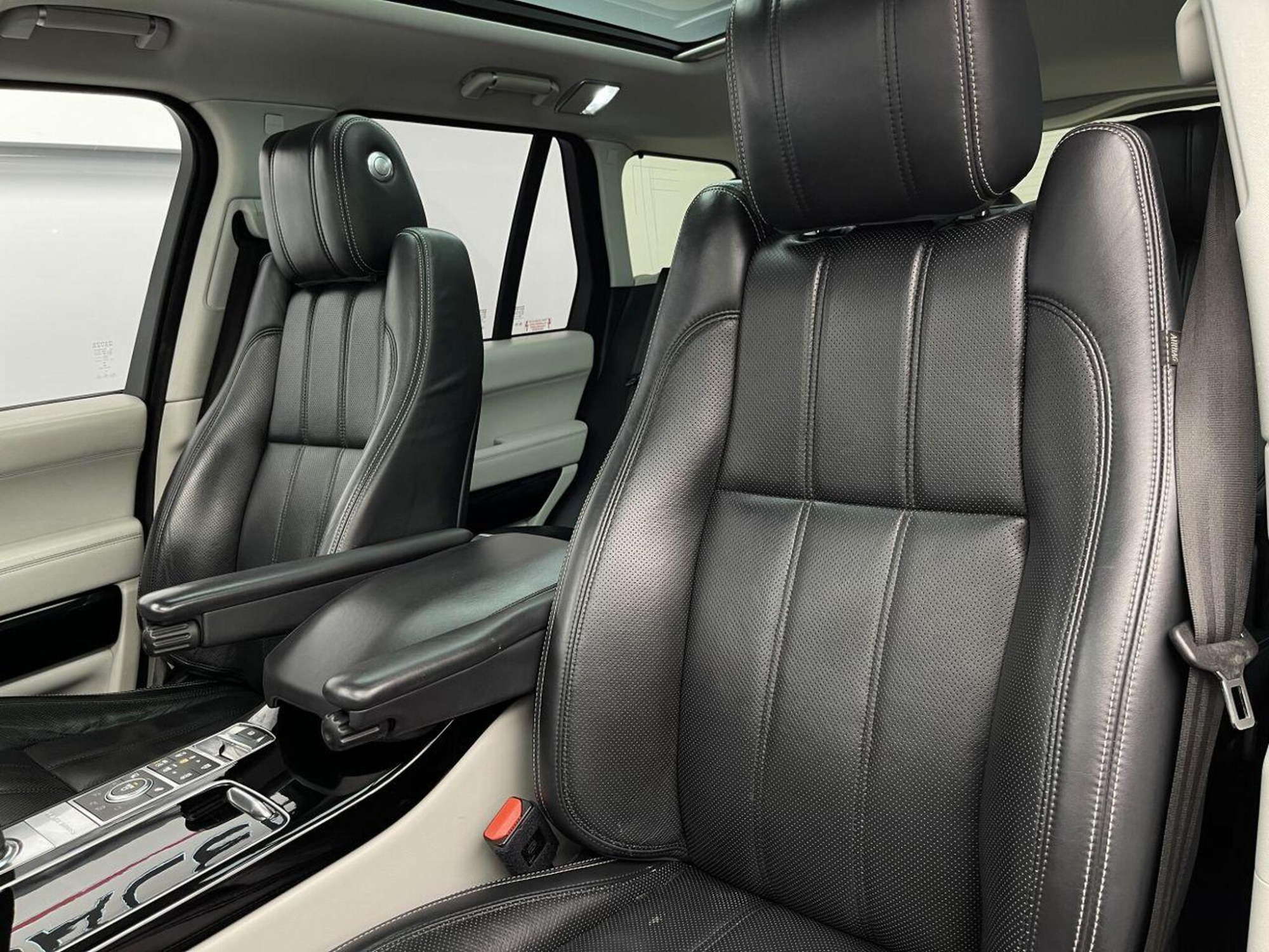 2017 Land Rover RANGE ROVER image 49