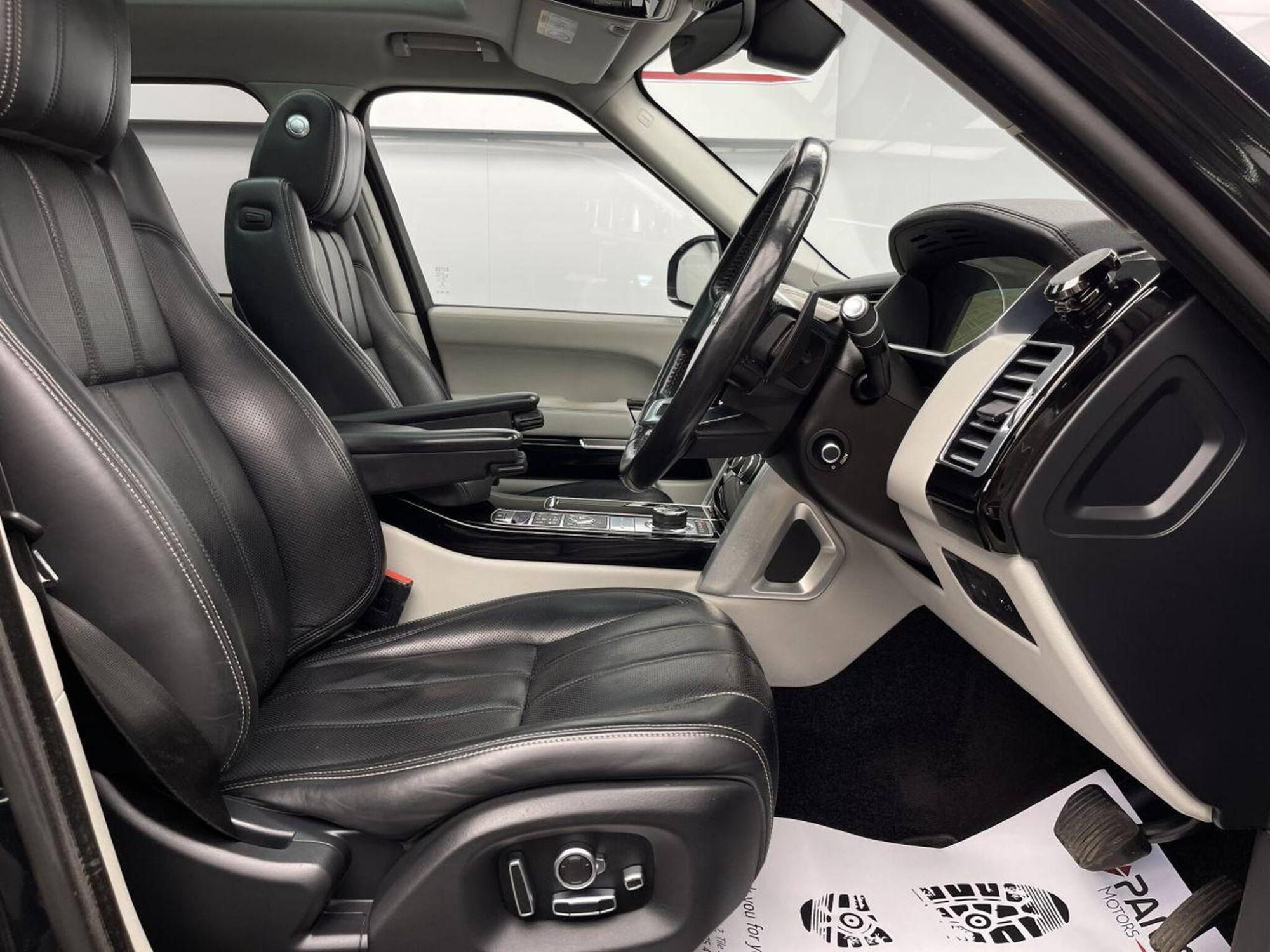 2017 Land Rover RANGE ROVER image 12