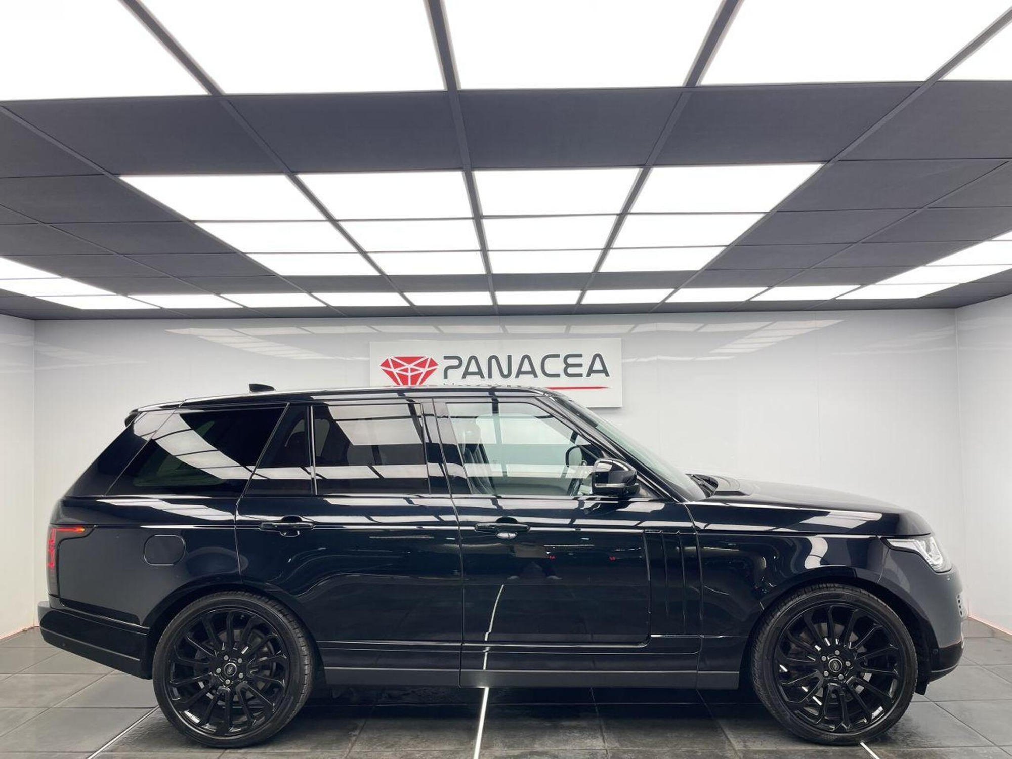 2017 Land Rover RANGE ROVER image 2