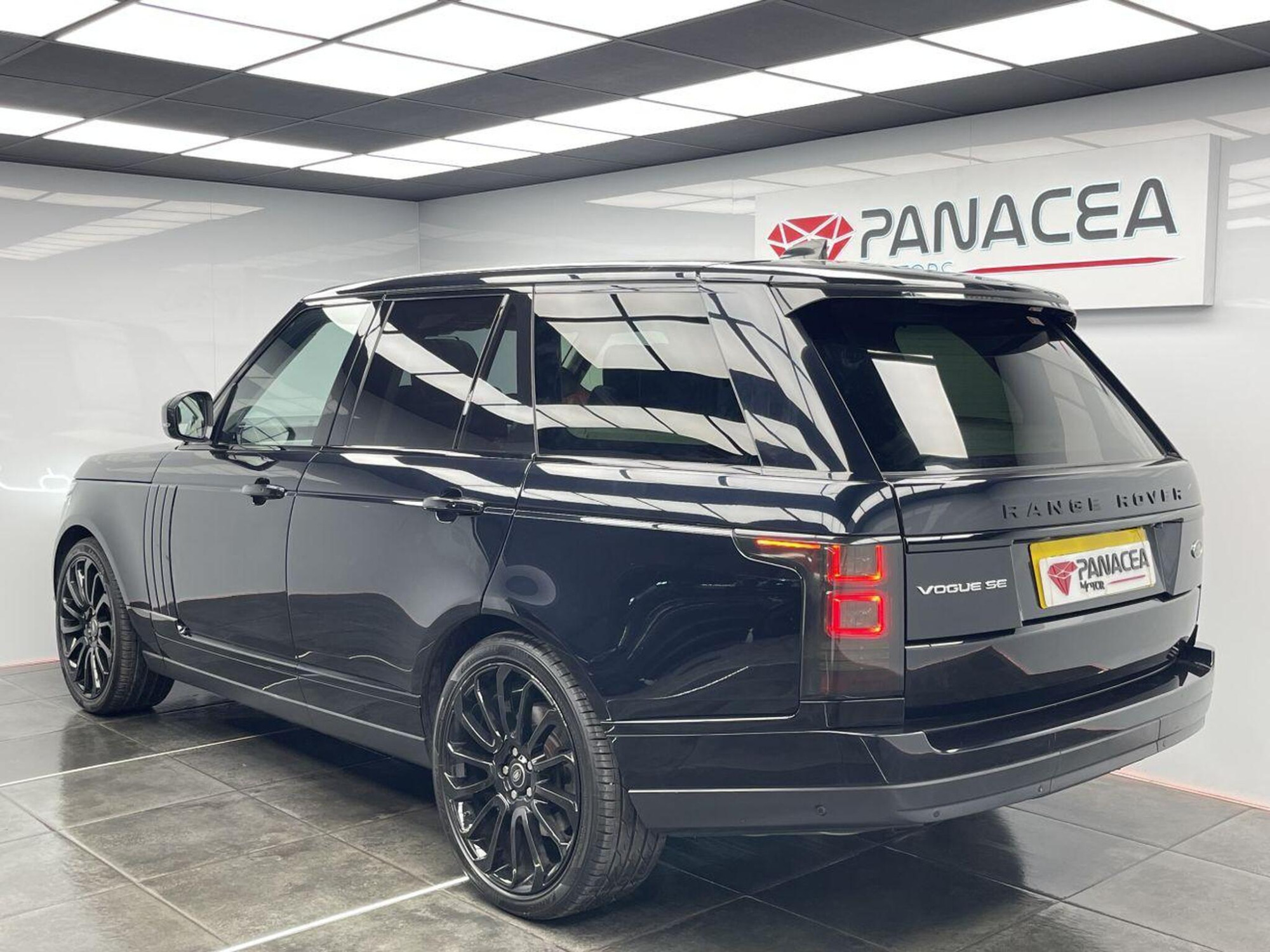2017 Land Rover RANGE ROVER image 37