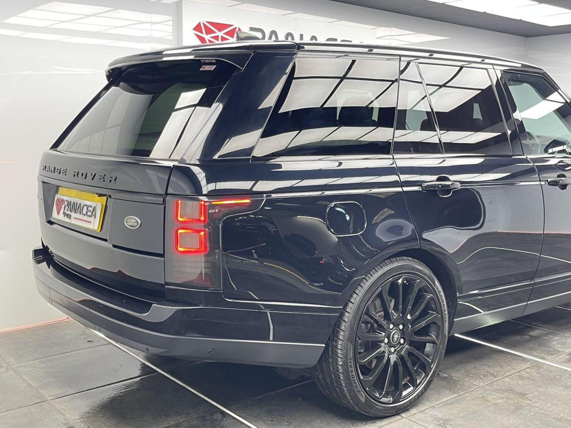 2017 Land Rover RANGE ROVER image 10