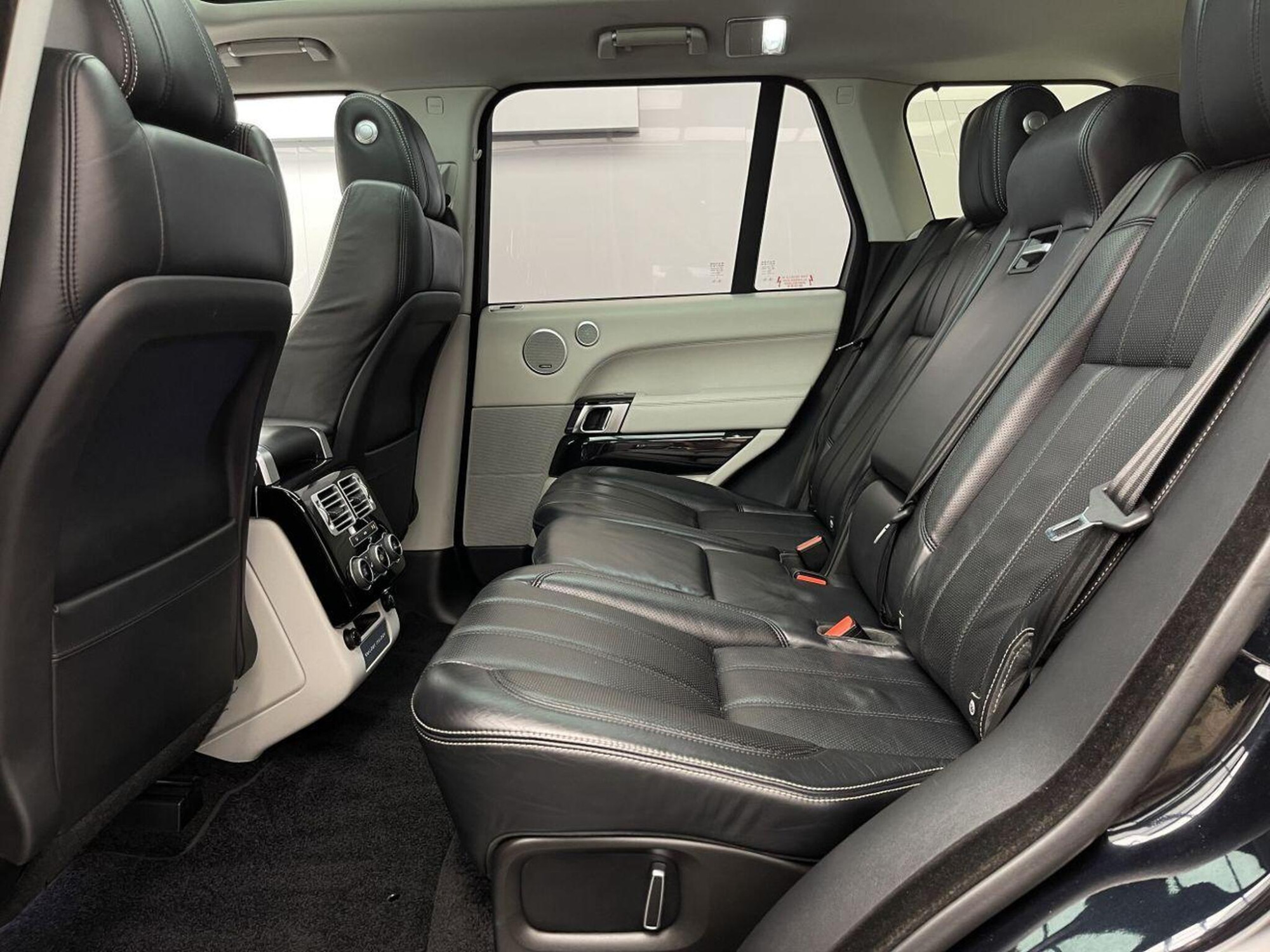 2017 Land Rover RANGE ROVER image 51