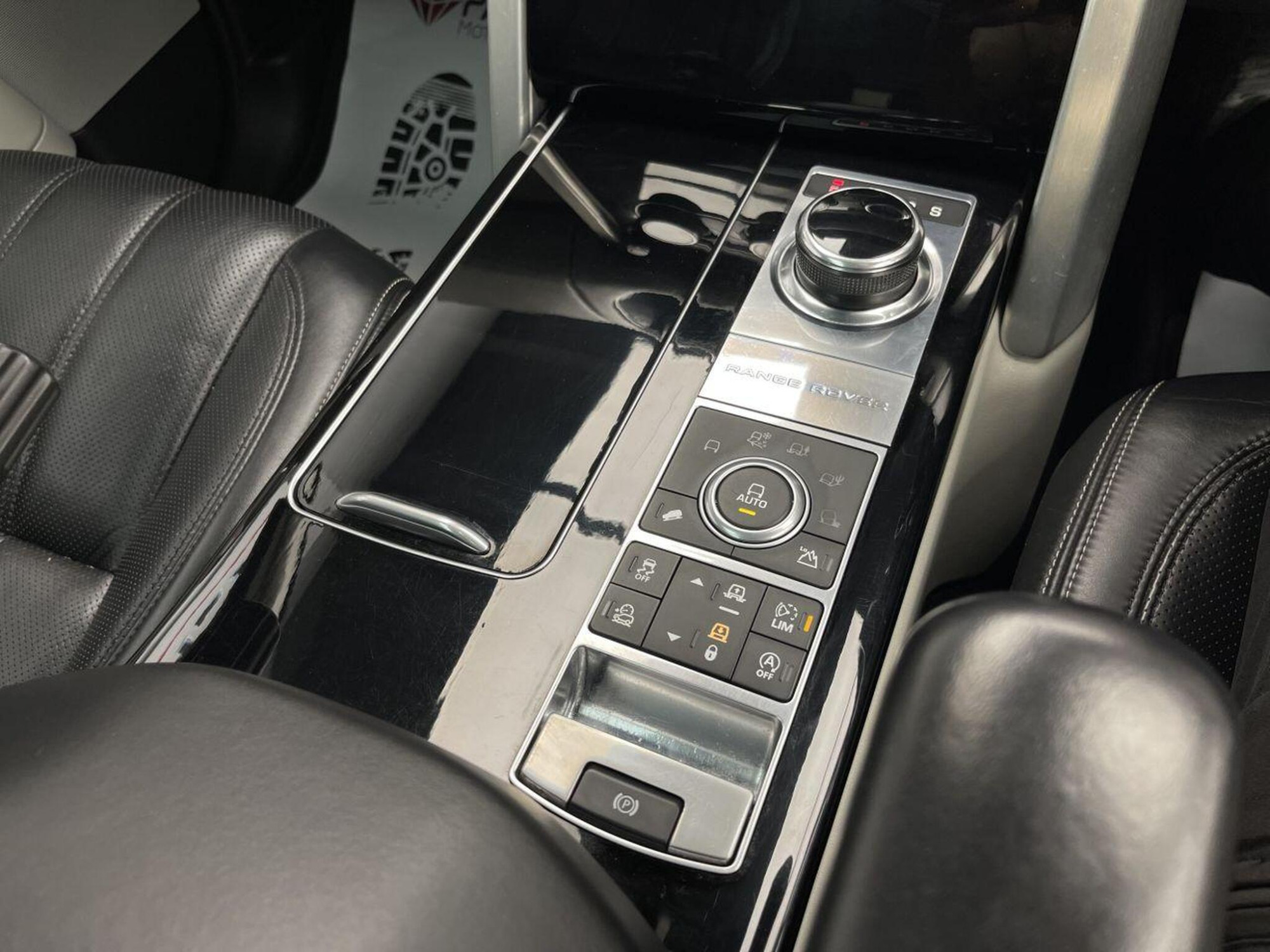 2017 Land Rover RANGE ROVER image 29
