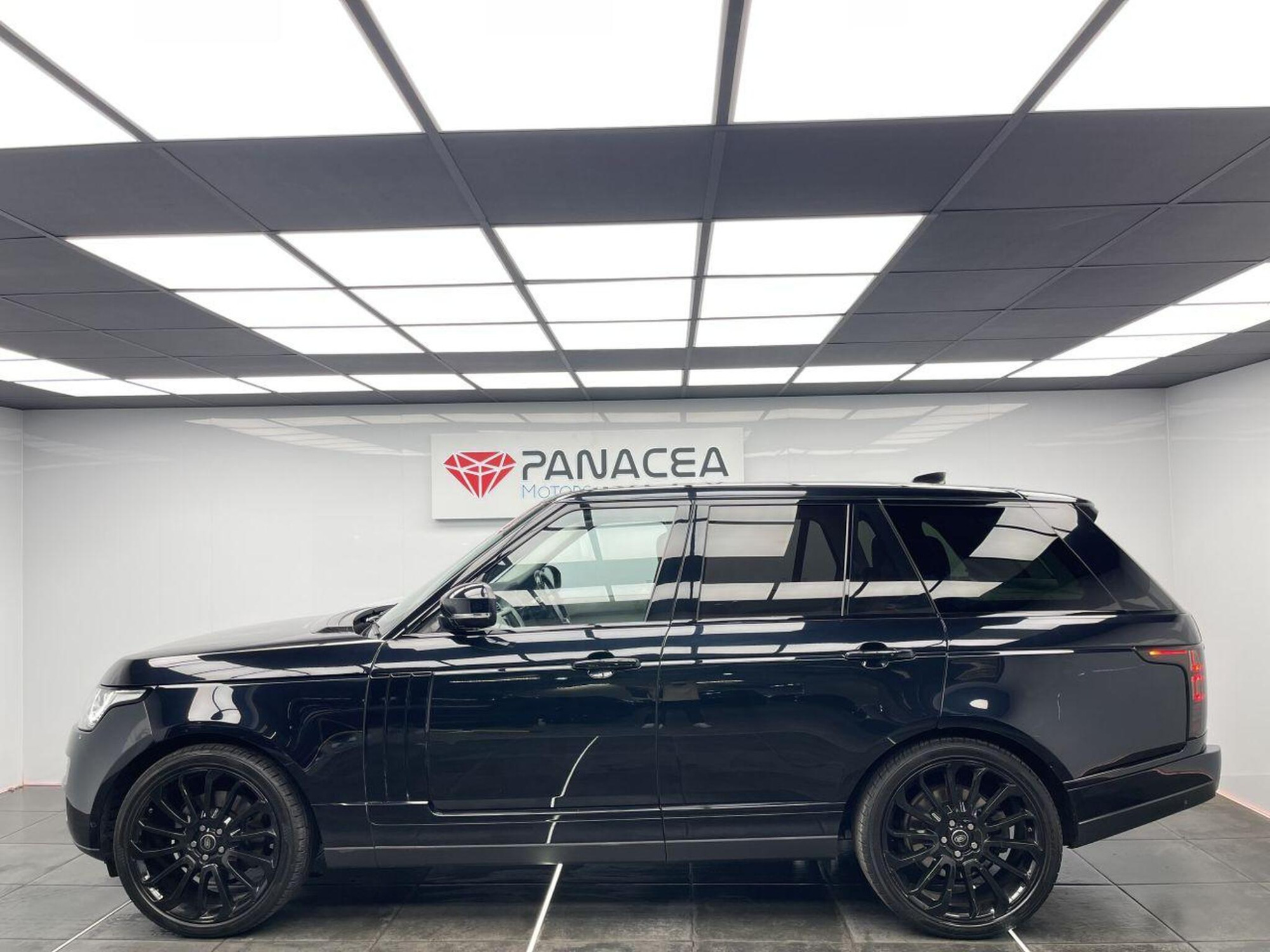 2017 Land Rover RANGE ROVER image 38