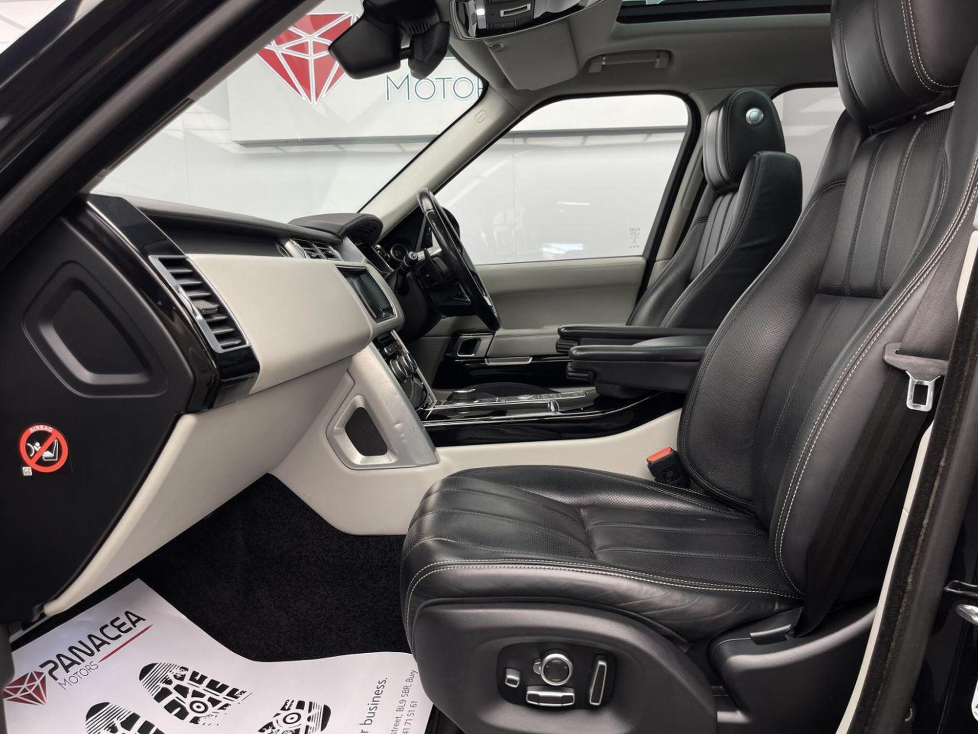 2017 Land Rover RANGE ROVER image 48