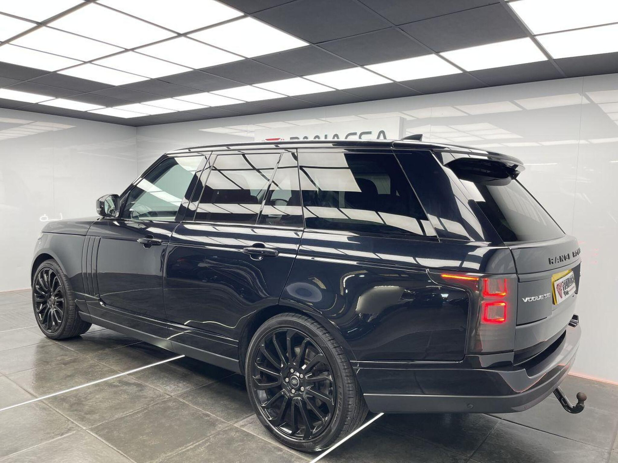2017 Land Rover RANGE ROVER image 40