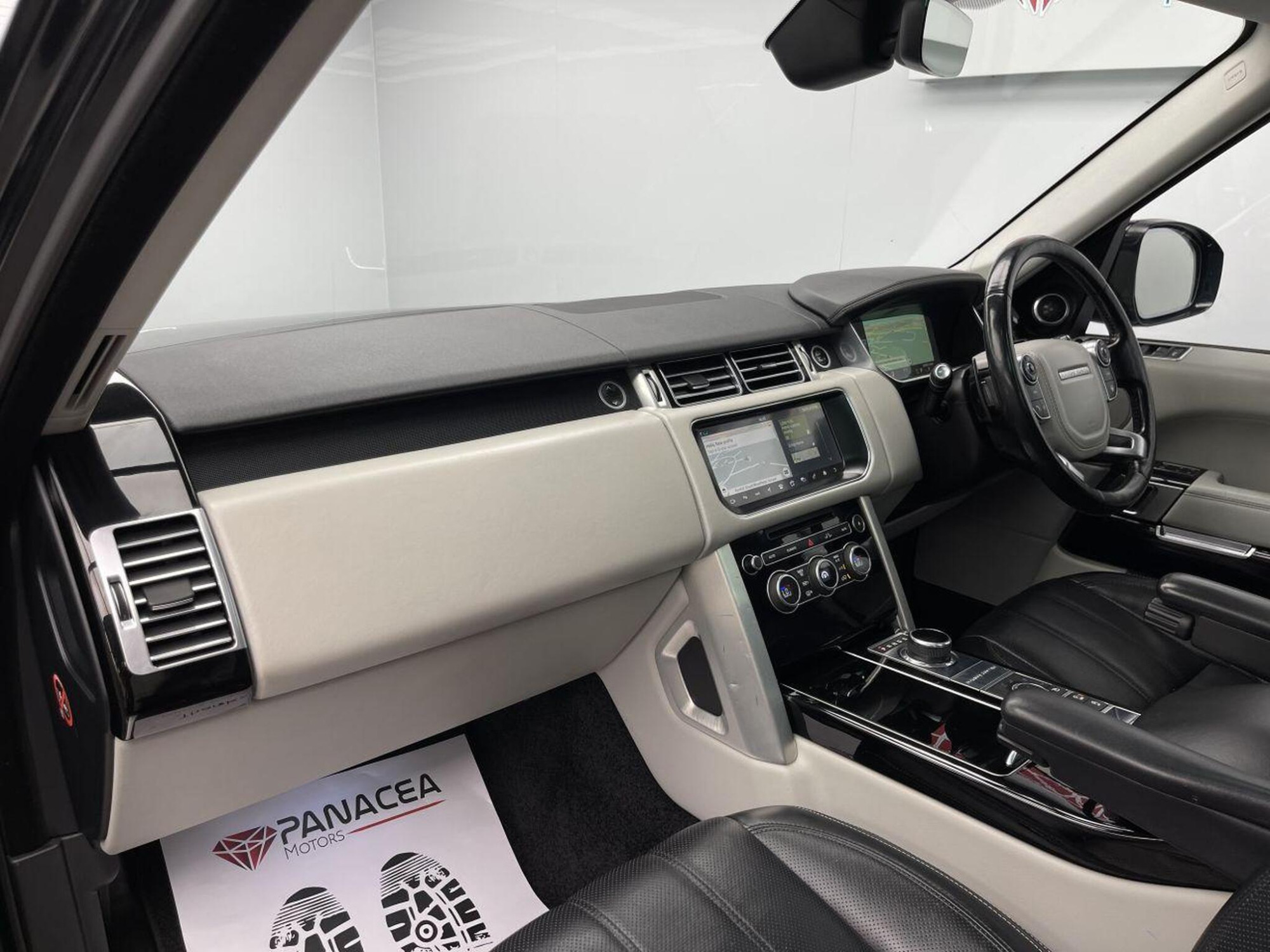 2017 Land Rover RANGE ROVER image 47