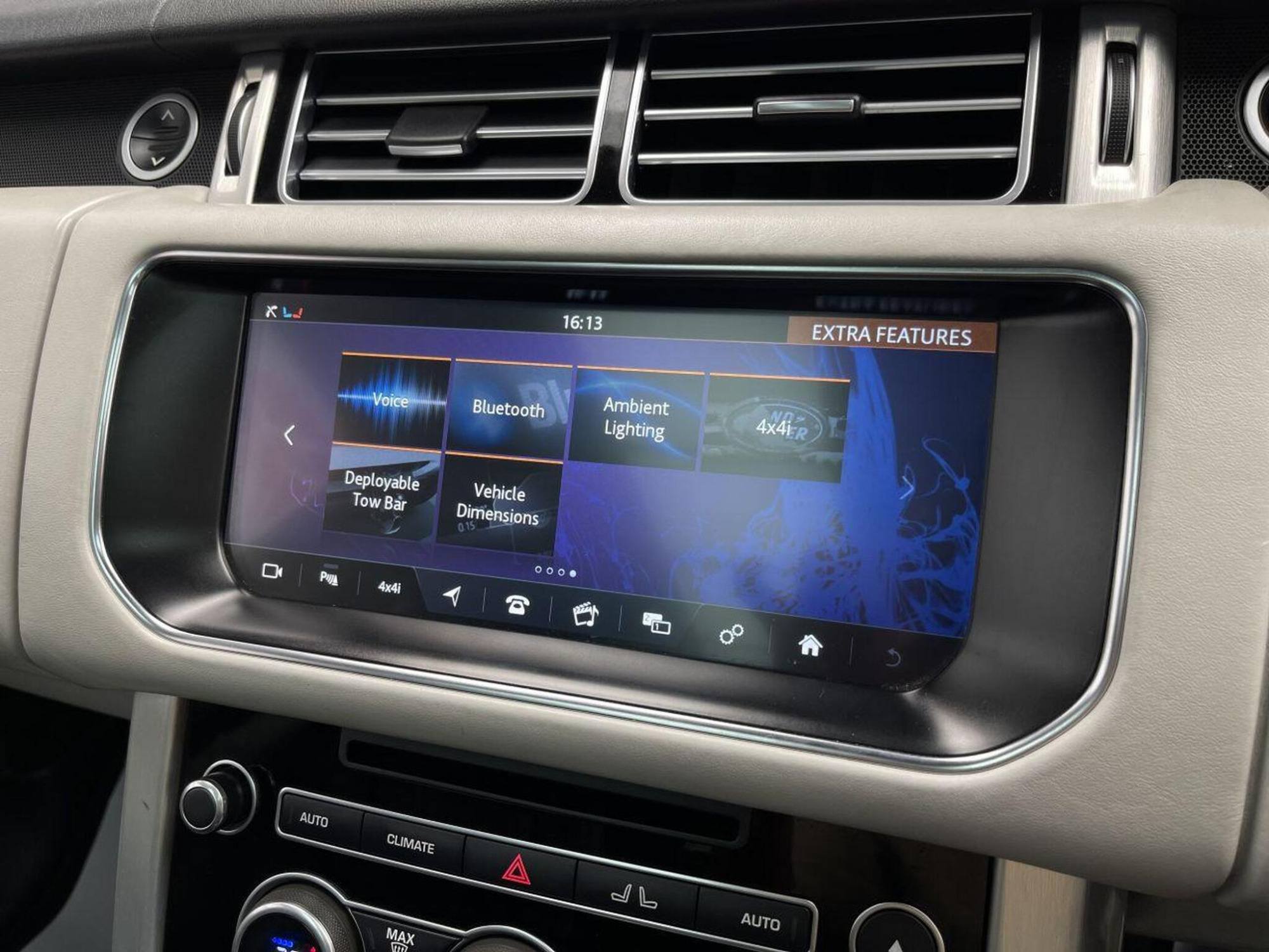 2017 Land Rover RANGE ROVER image 27