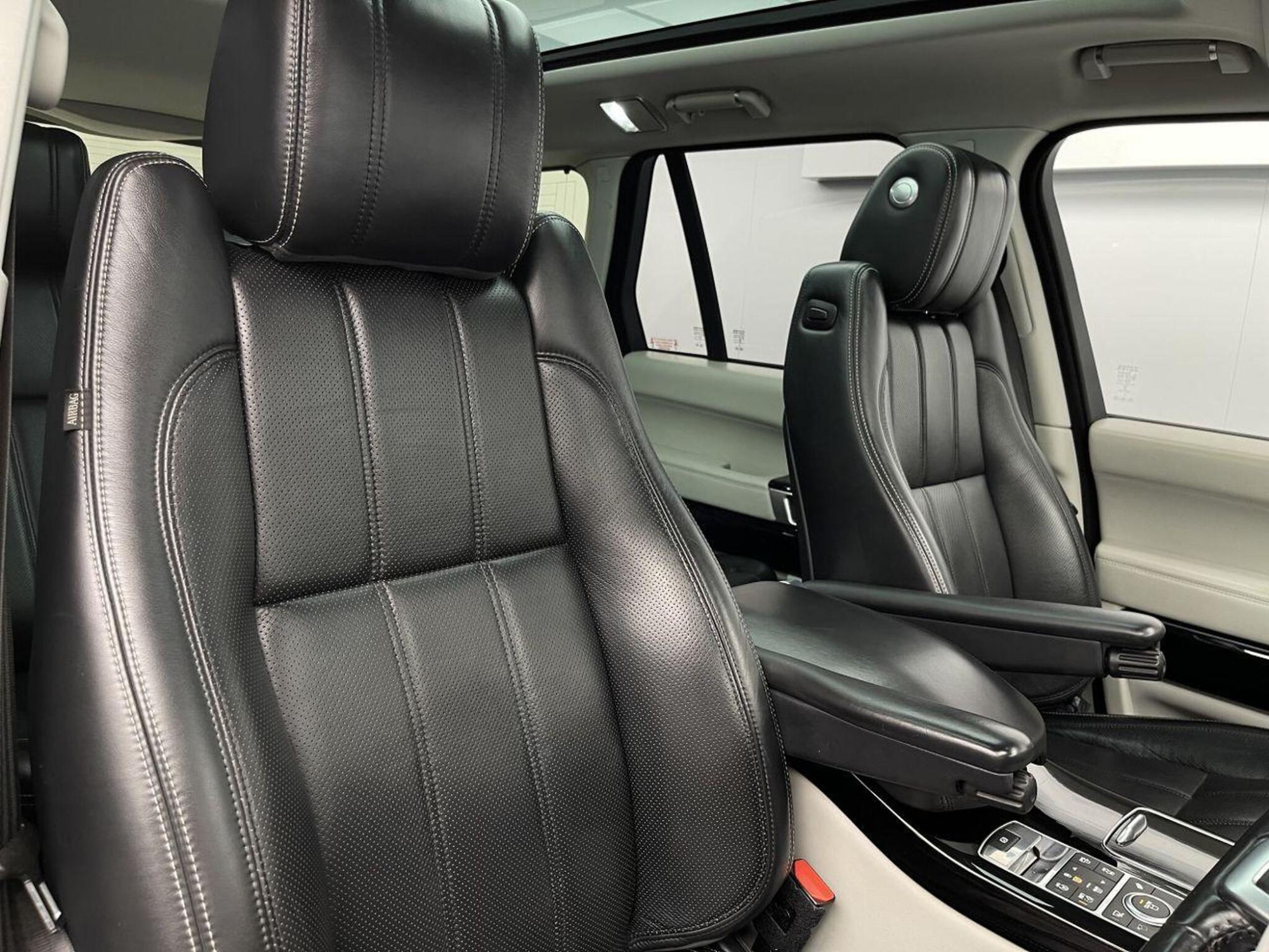 2017 Land Rover RANGE ROVER image 14