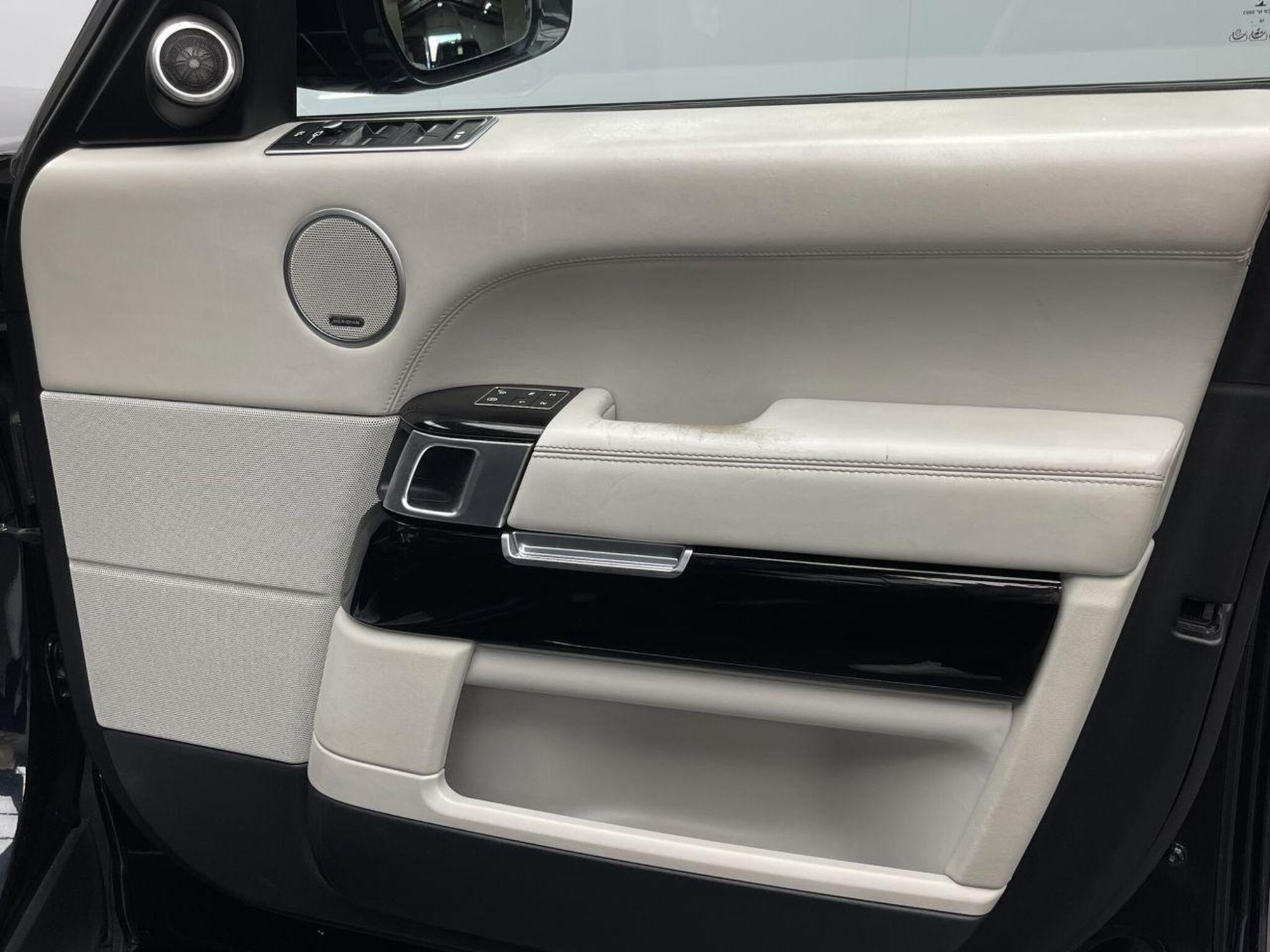 2017 Land Rover RANGE ROVER image 15