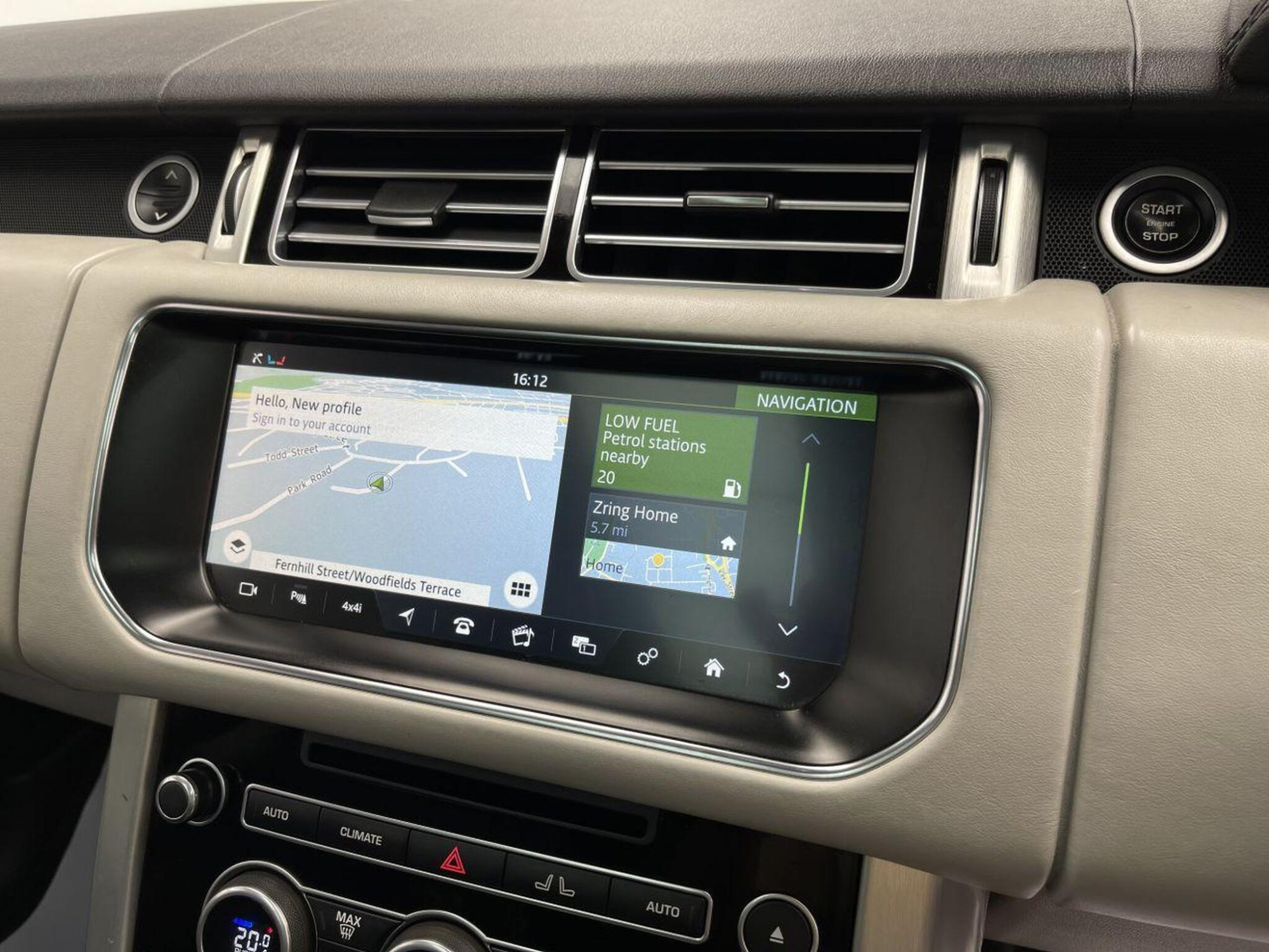 2017 Land Rover RANGE ROVER image 23
