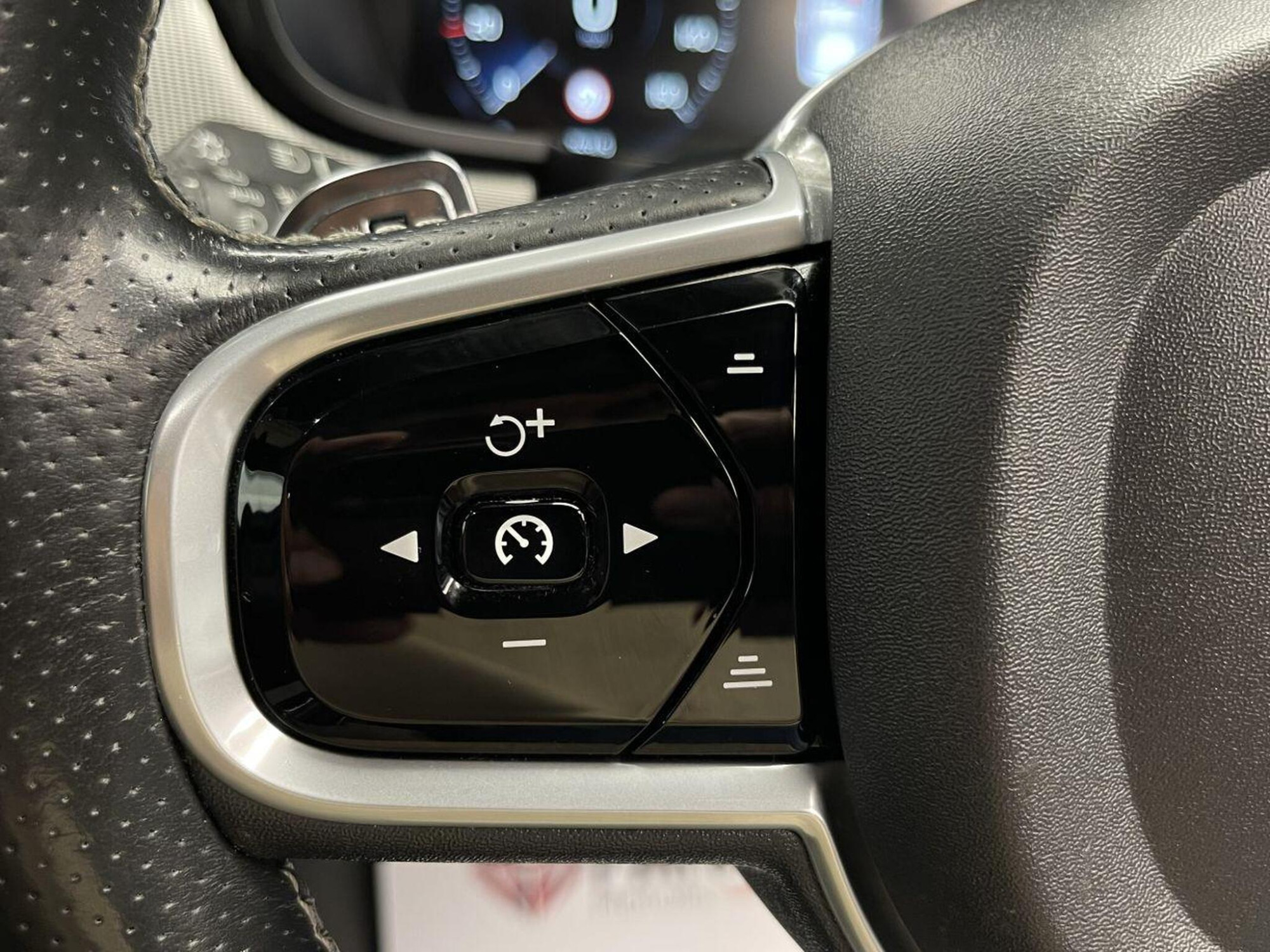 2017 Volvo S90 image 16