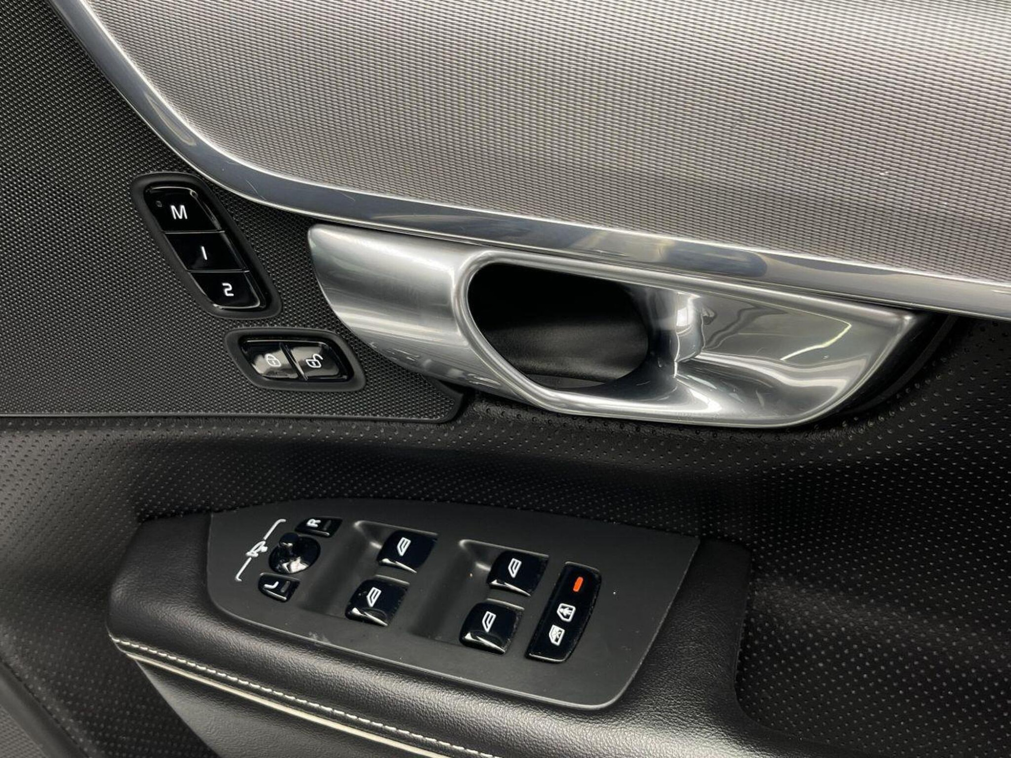 2017 Volvo S90 image 15