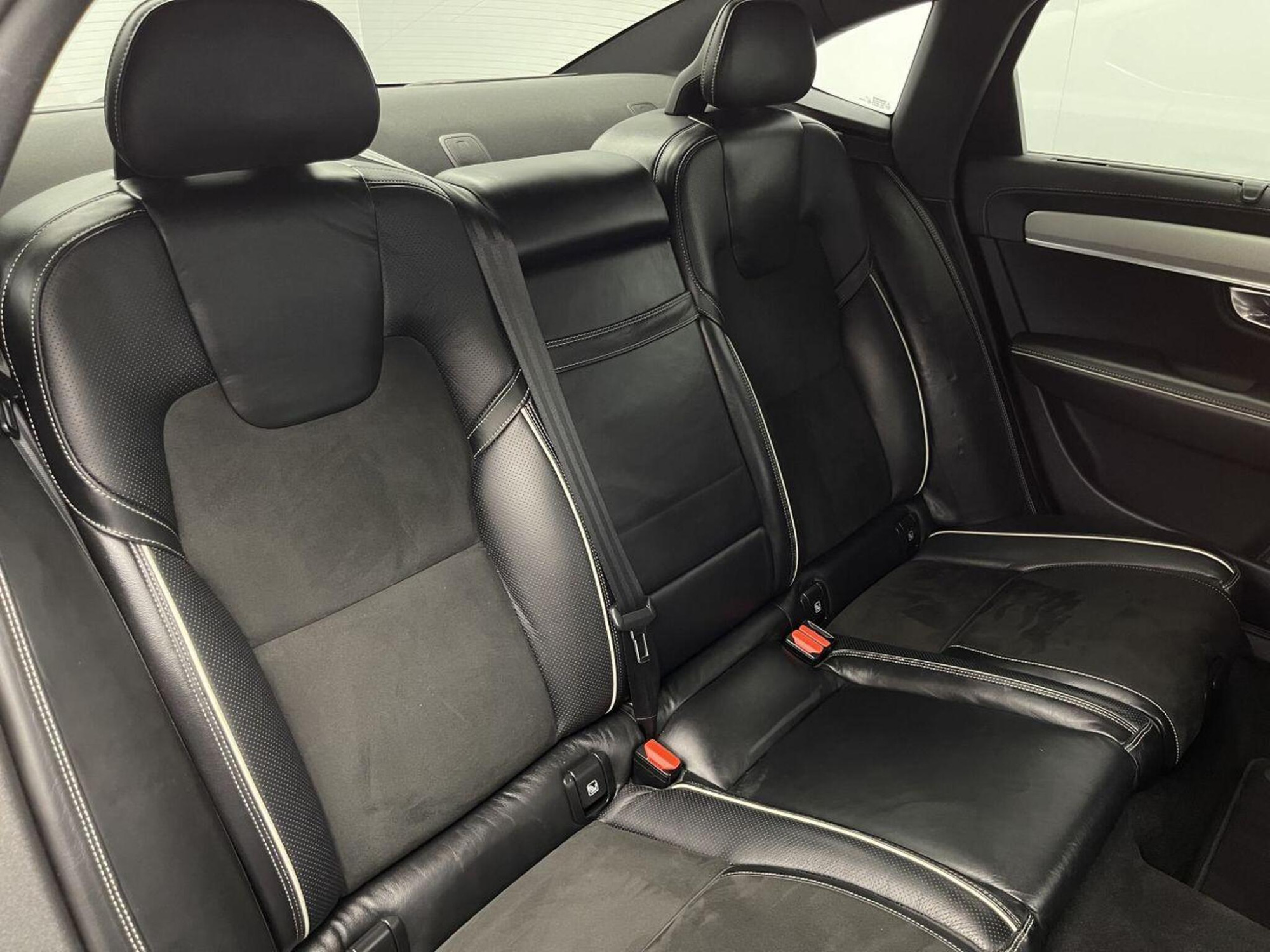 2017 Volvo S90 image 24