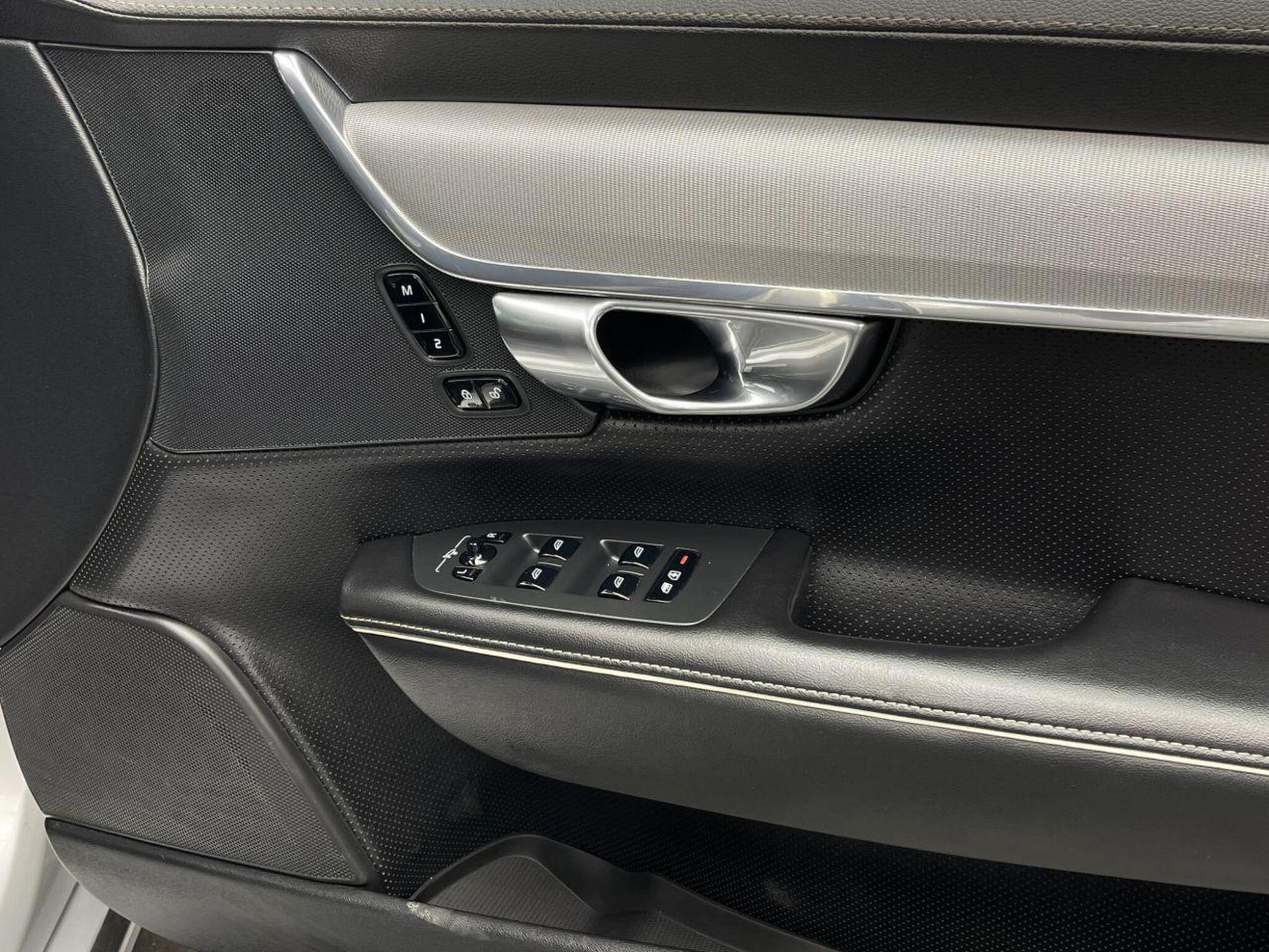 2017 Volvo S90 image 14