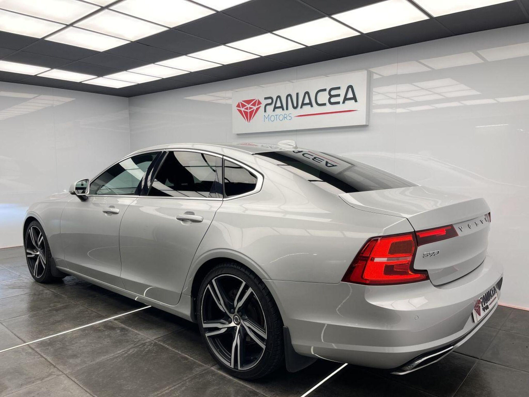 2017 Volvo S90 image 32