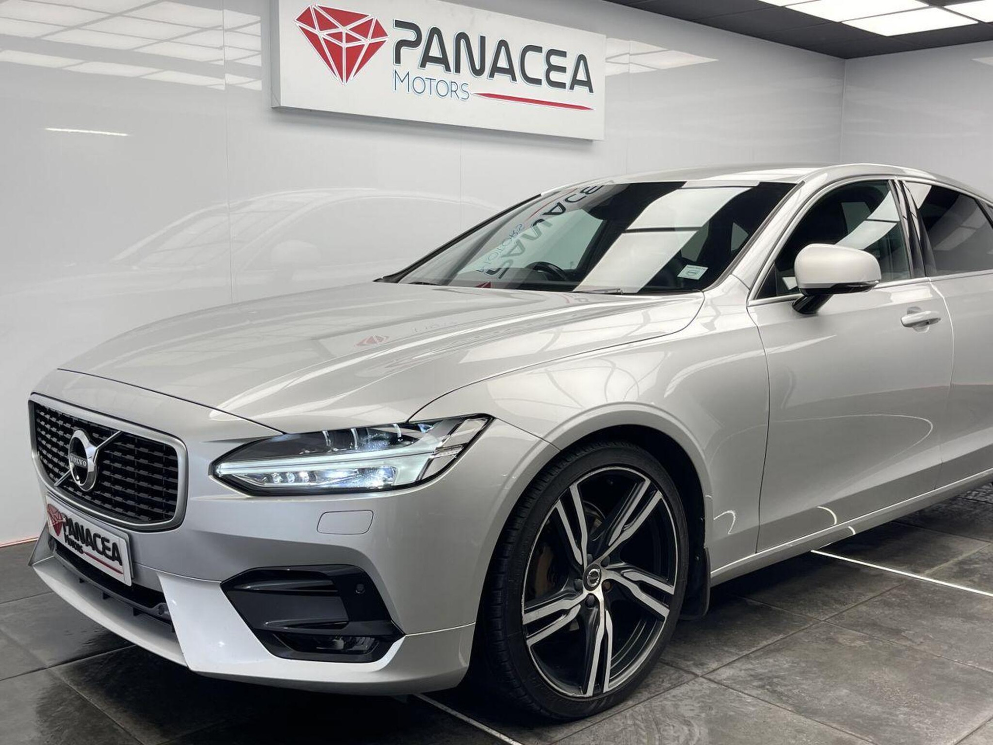 2017 Volvo S90 image 8