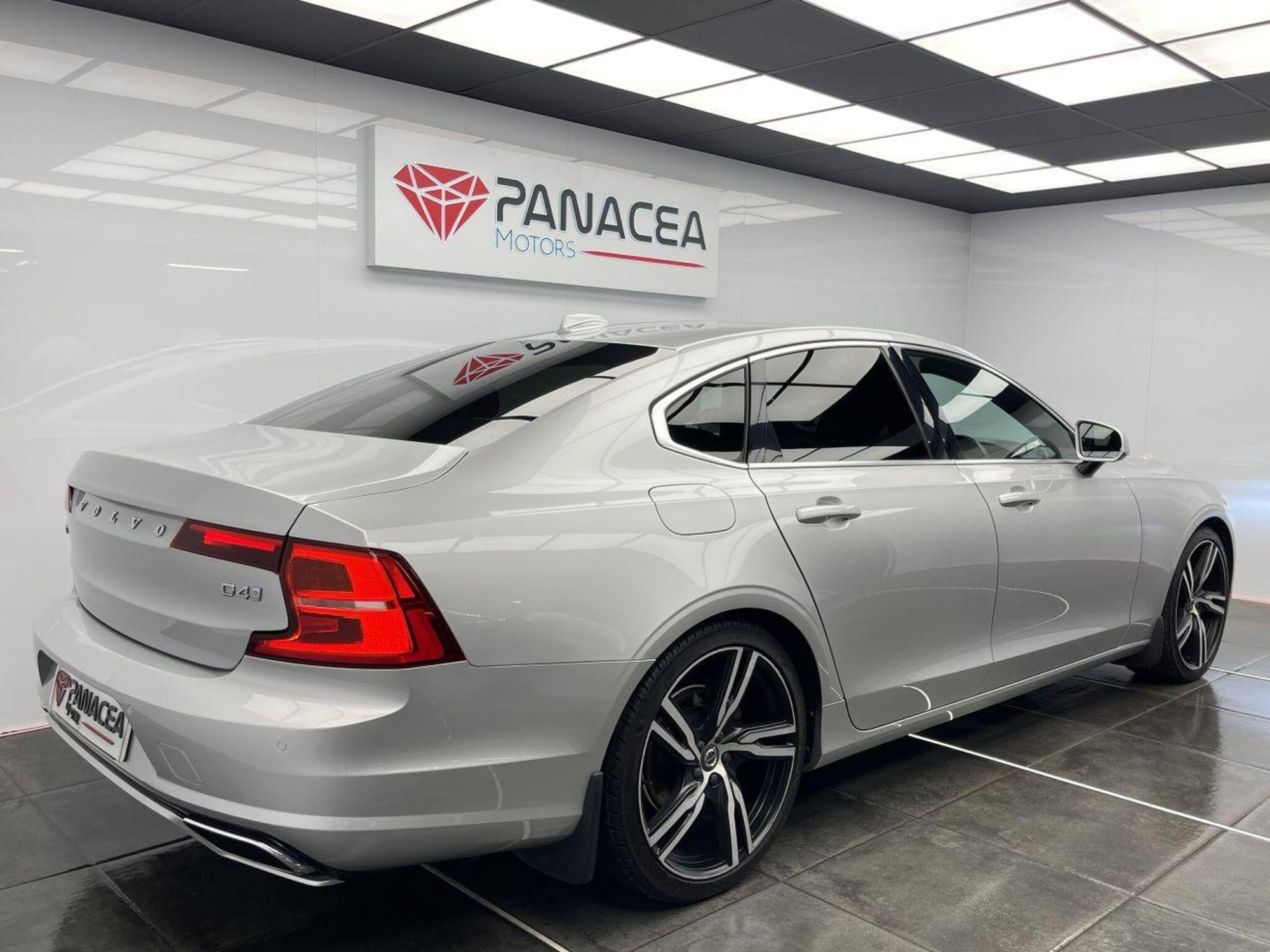 2017 Volvo S90 image 4