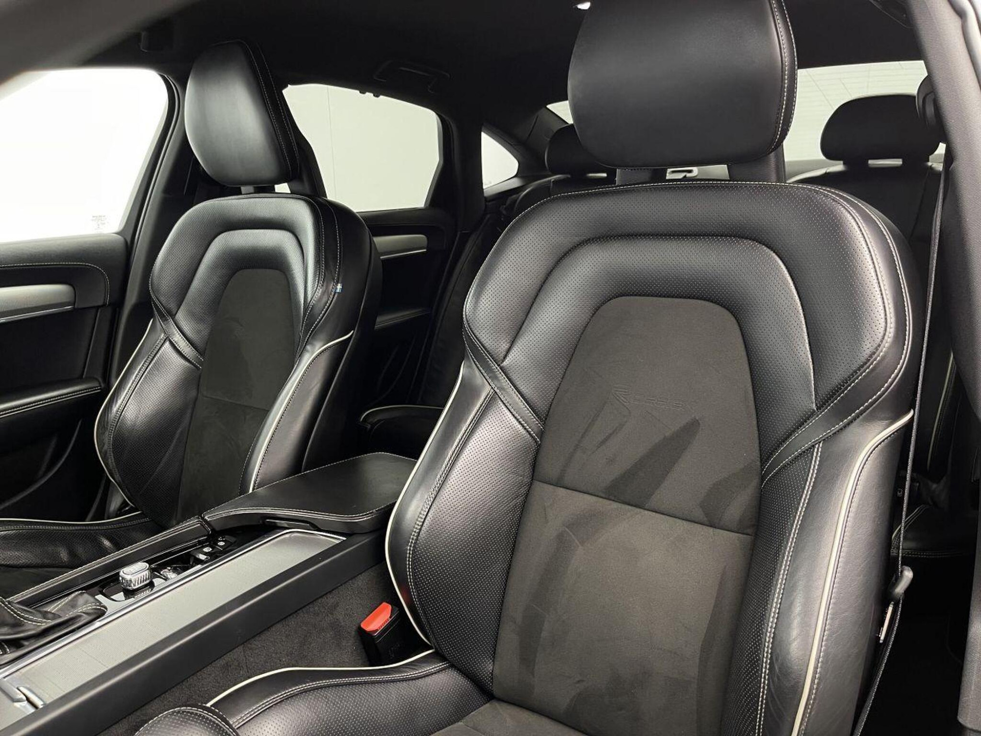 2017 Volvo S90 image 40