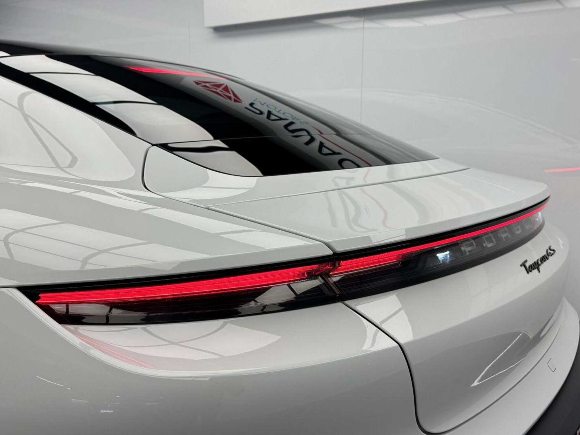 2020 Porsche TAYCAN image 10