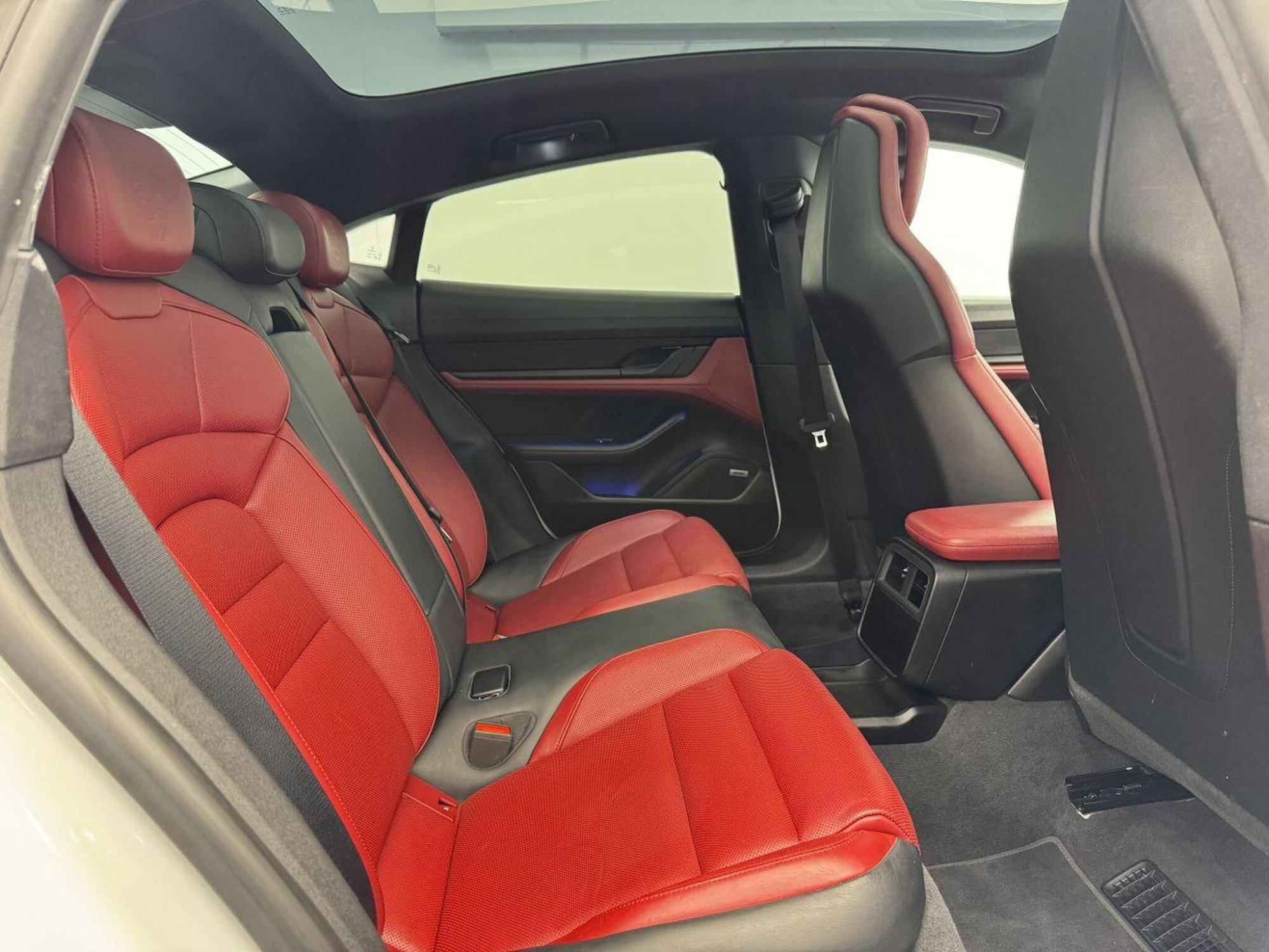 2020 Porsche TAYCAN image 21