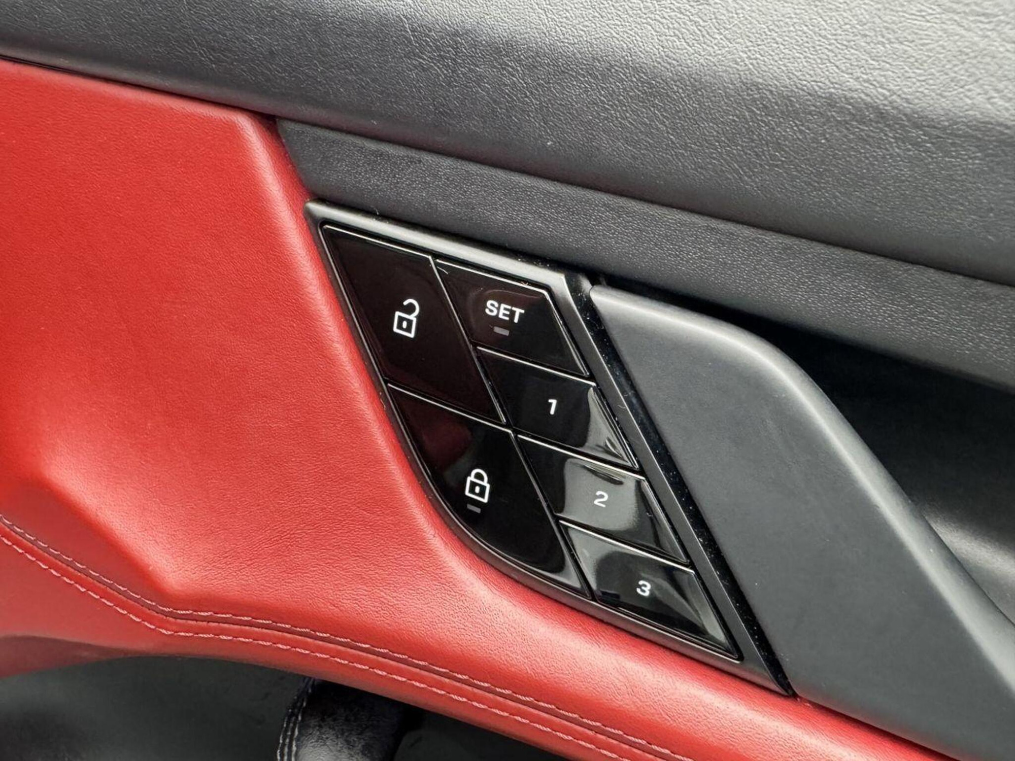2020 Porsche TAYCAN image 25
