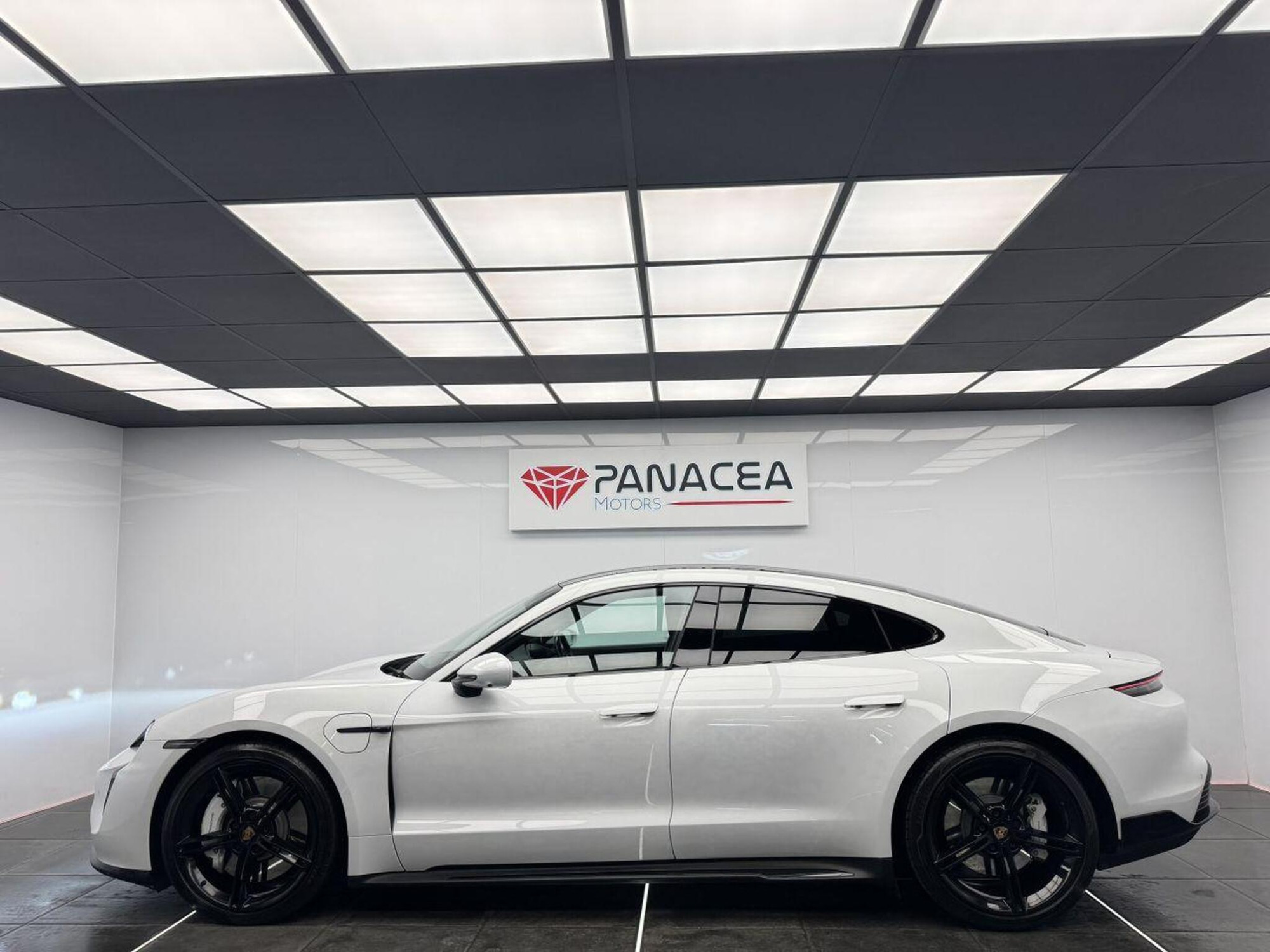 2020 Porsche TAYCAN image 3