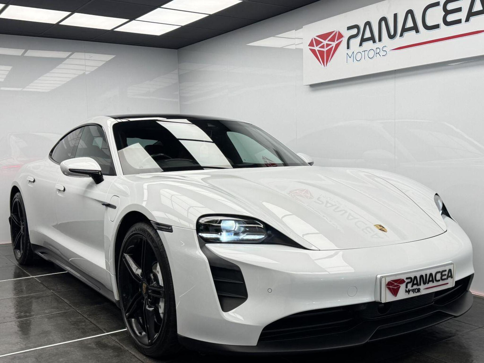 2020 Porsche TAYCAN image 12