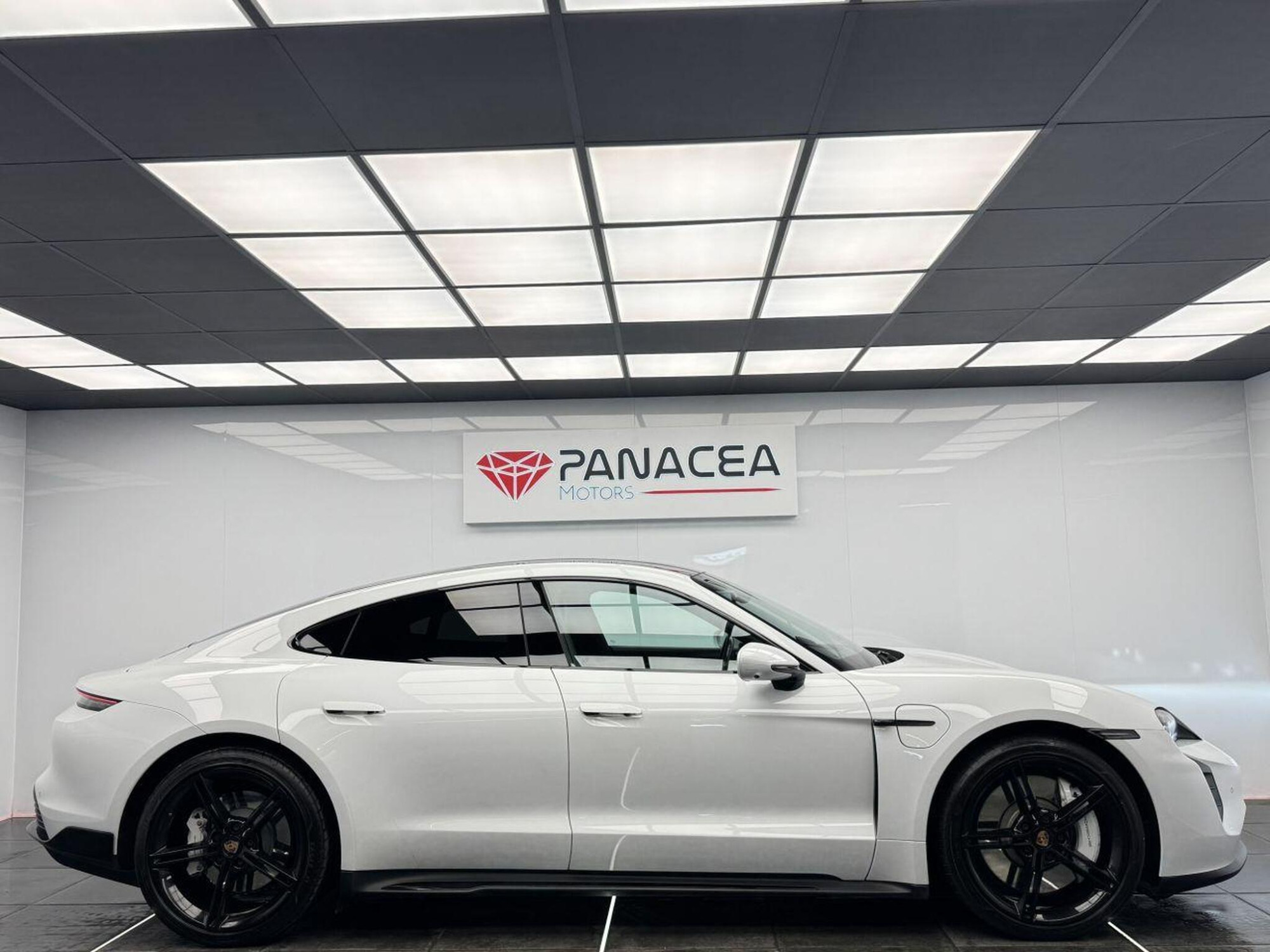 2020 Porsche TAYCAN image 6