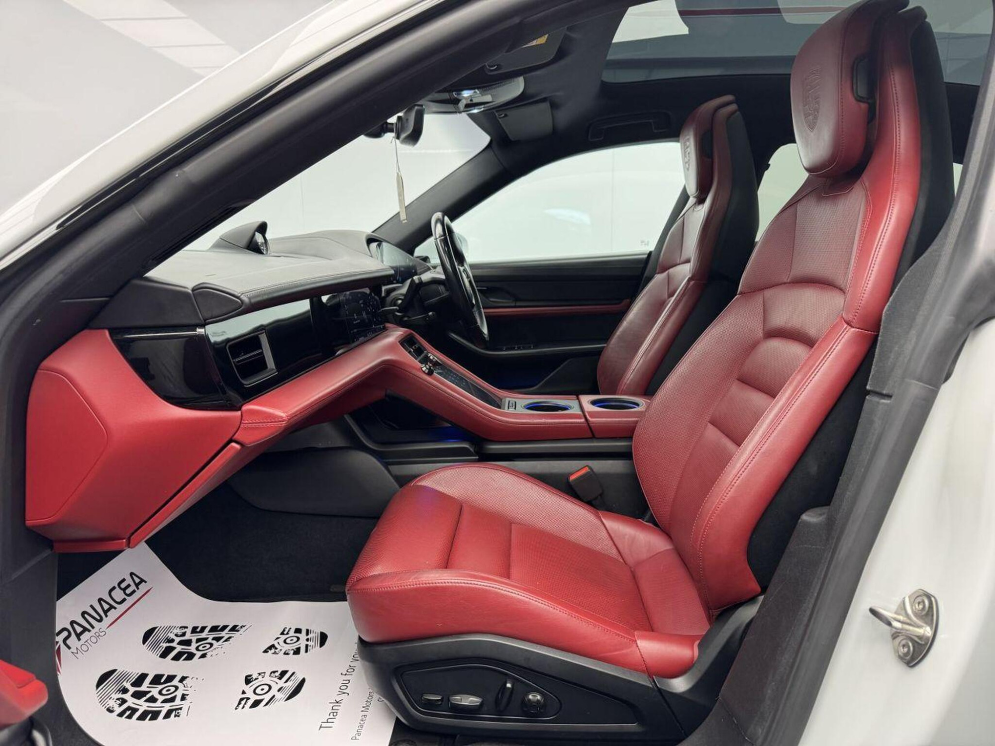 2020 Porsche TAYCAN image 17