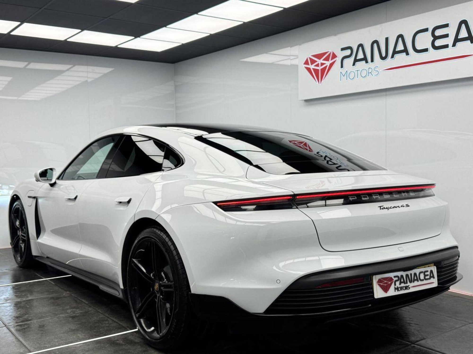 2020 Porsche TAYCAN image 4