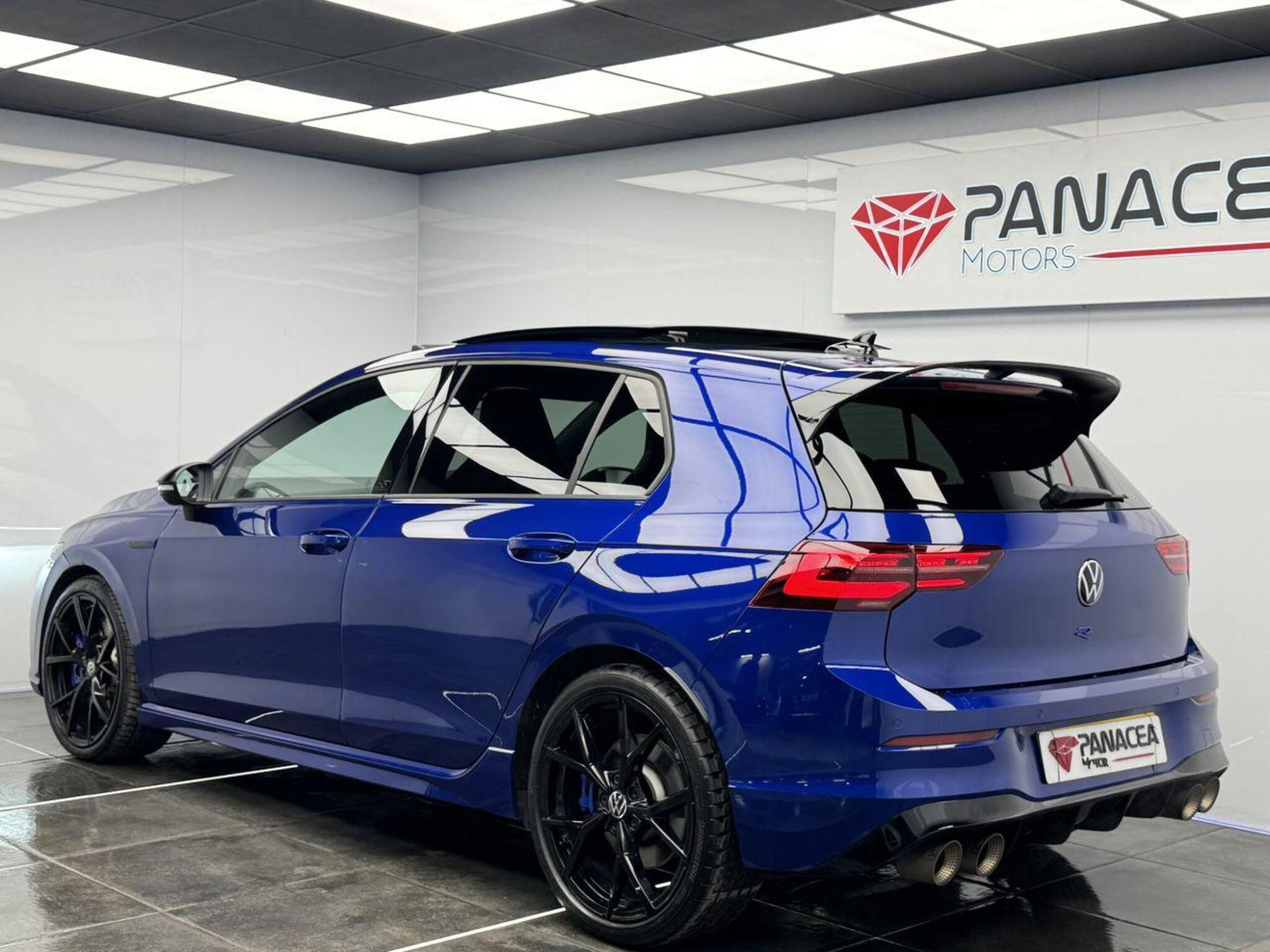 2024 Volkswagen GOLF image 2