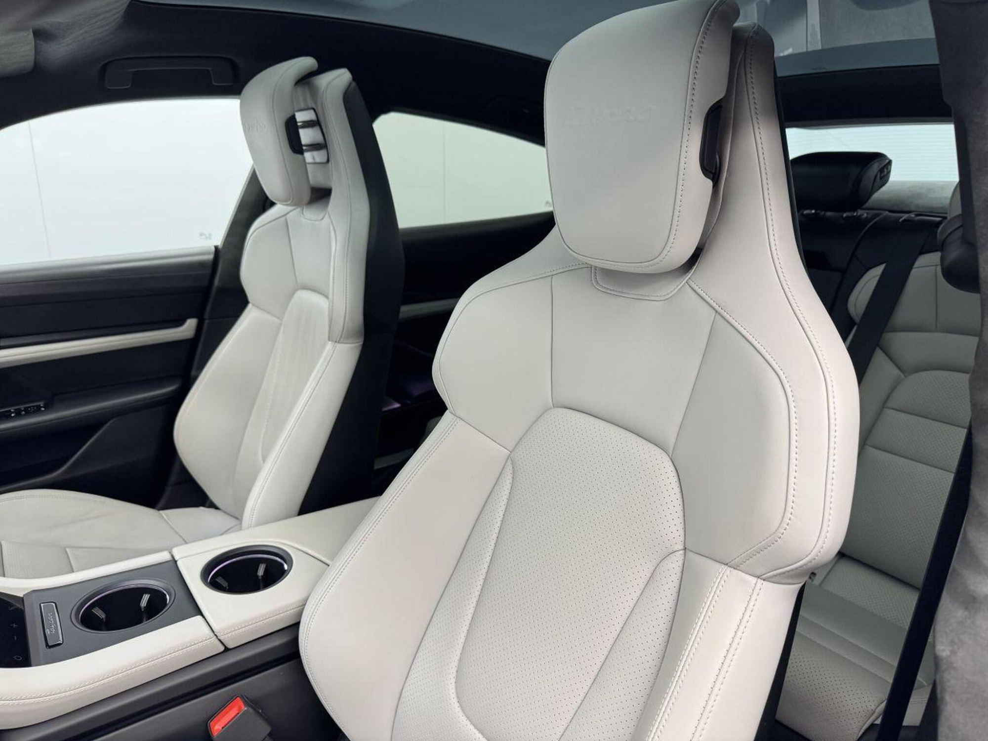2020 Porsche TAYCAN image 18