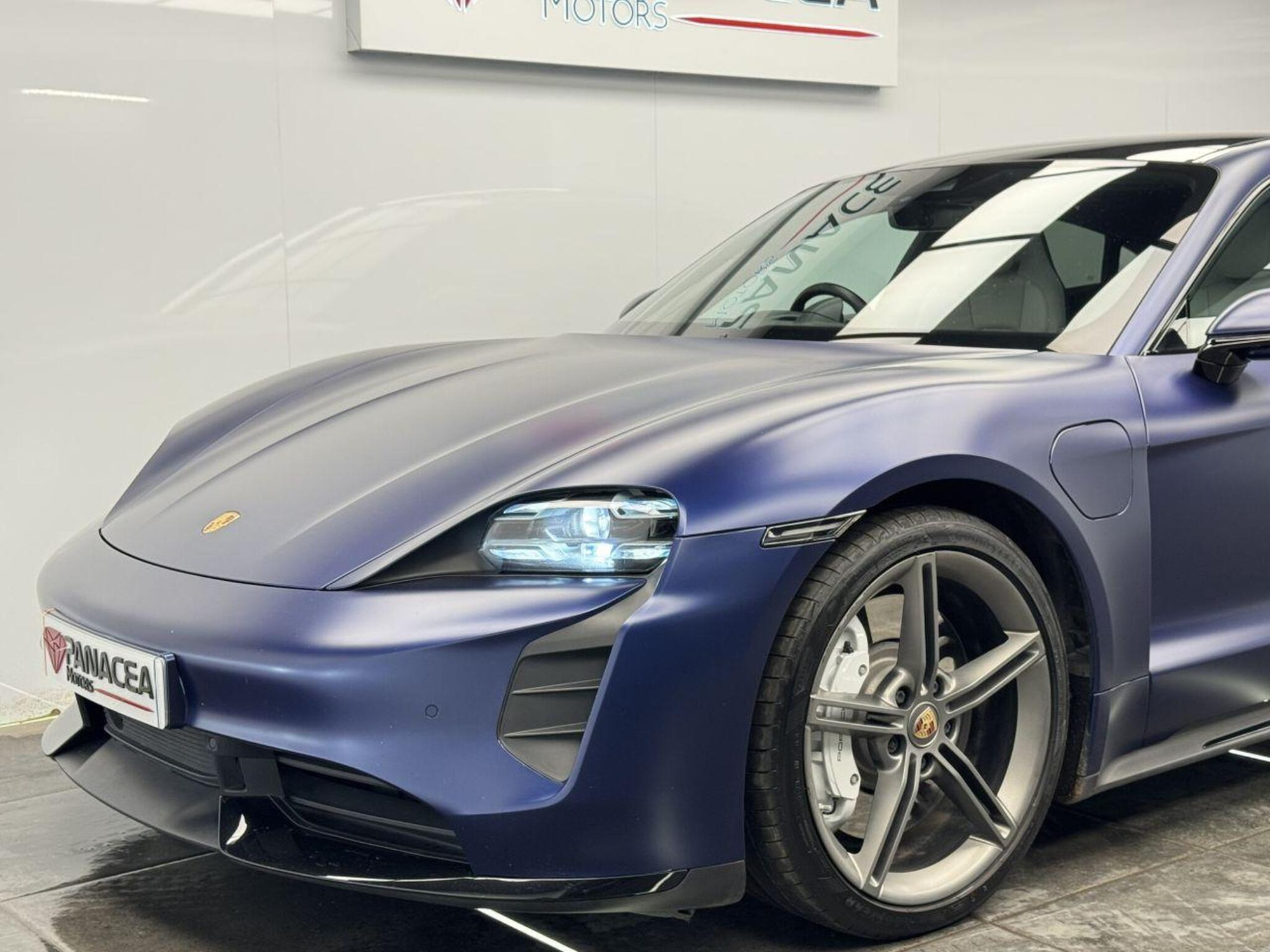 2020 Porsche TAYCAN image 9