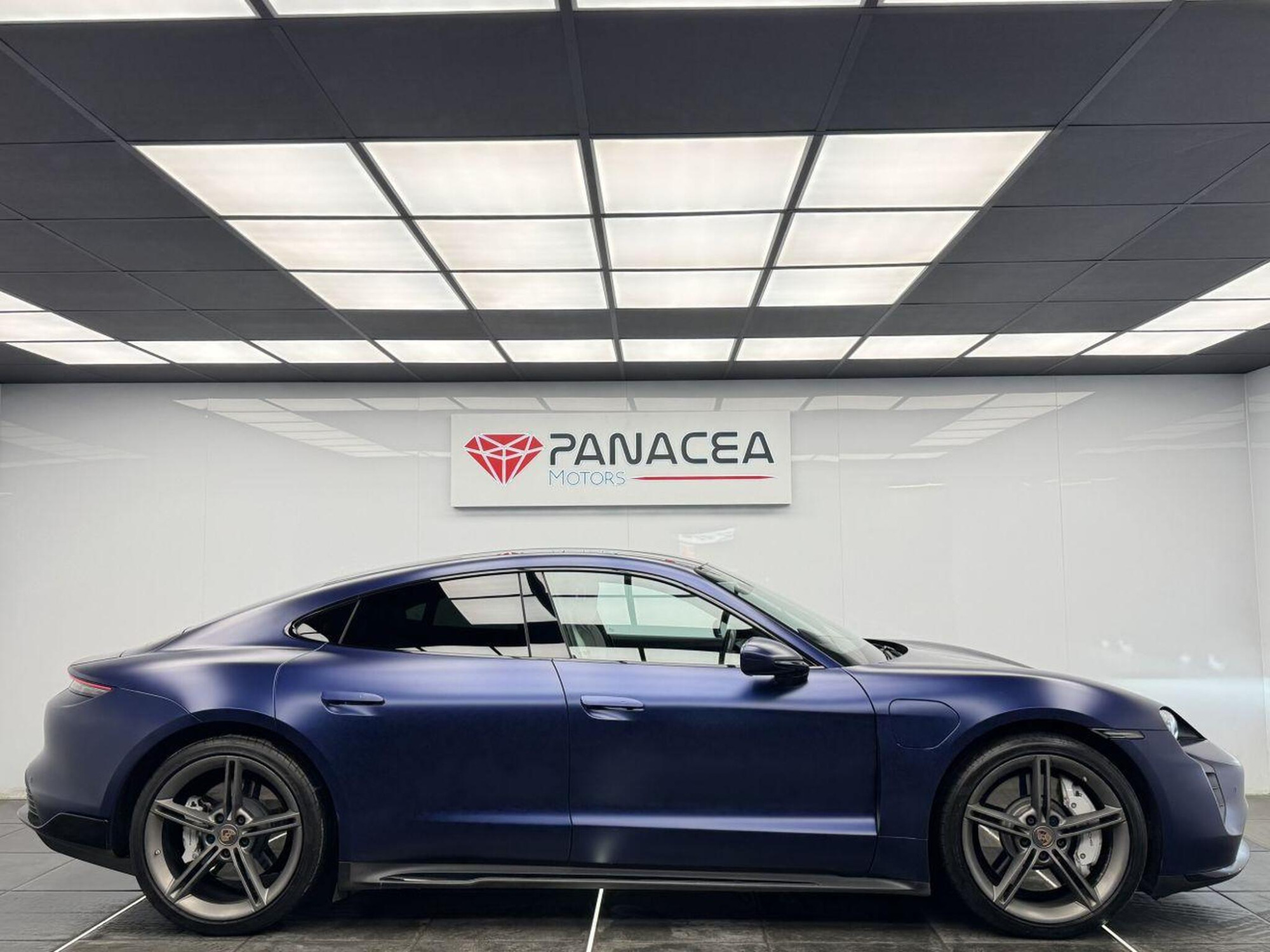 2020 Porsche TAYCAN image 8