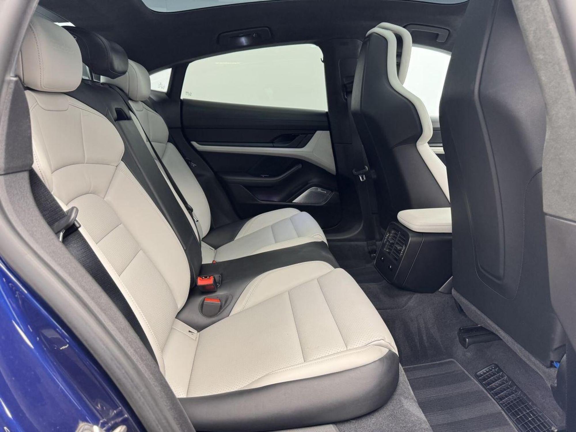 2020 Porsche TAYCAN image 28