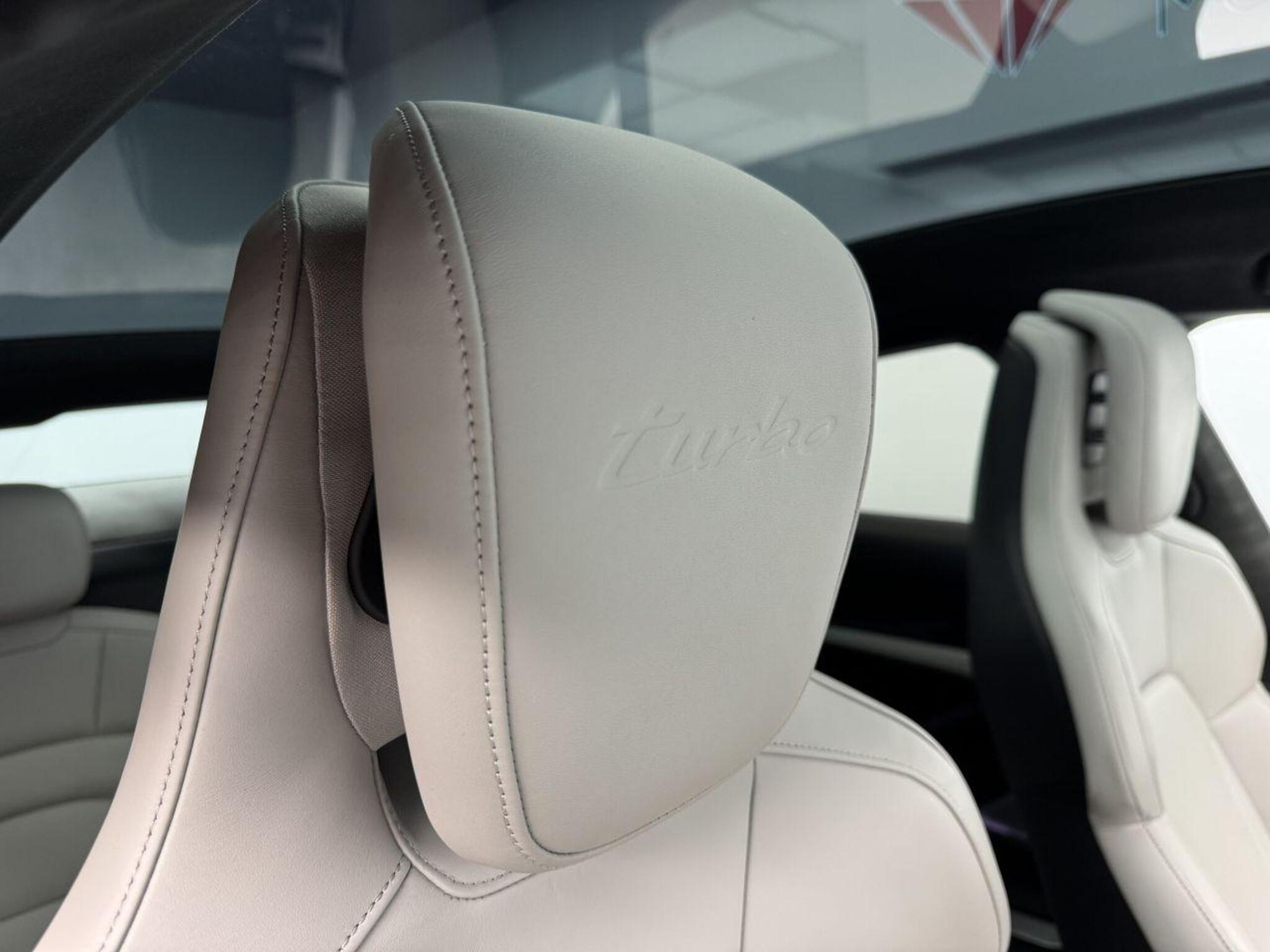 2020 Porsche TAYCAN image 30