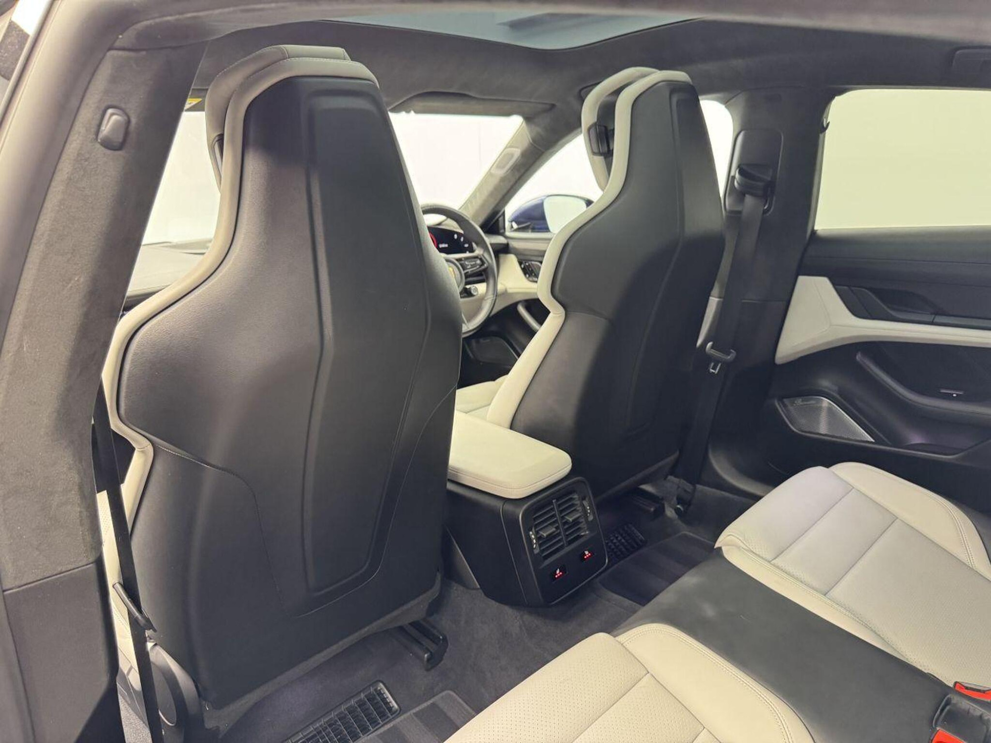 2020 Porsche TAYCAN image 41