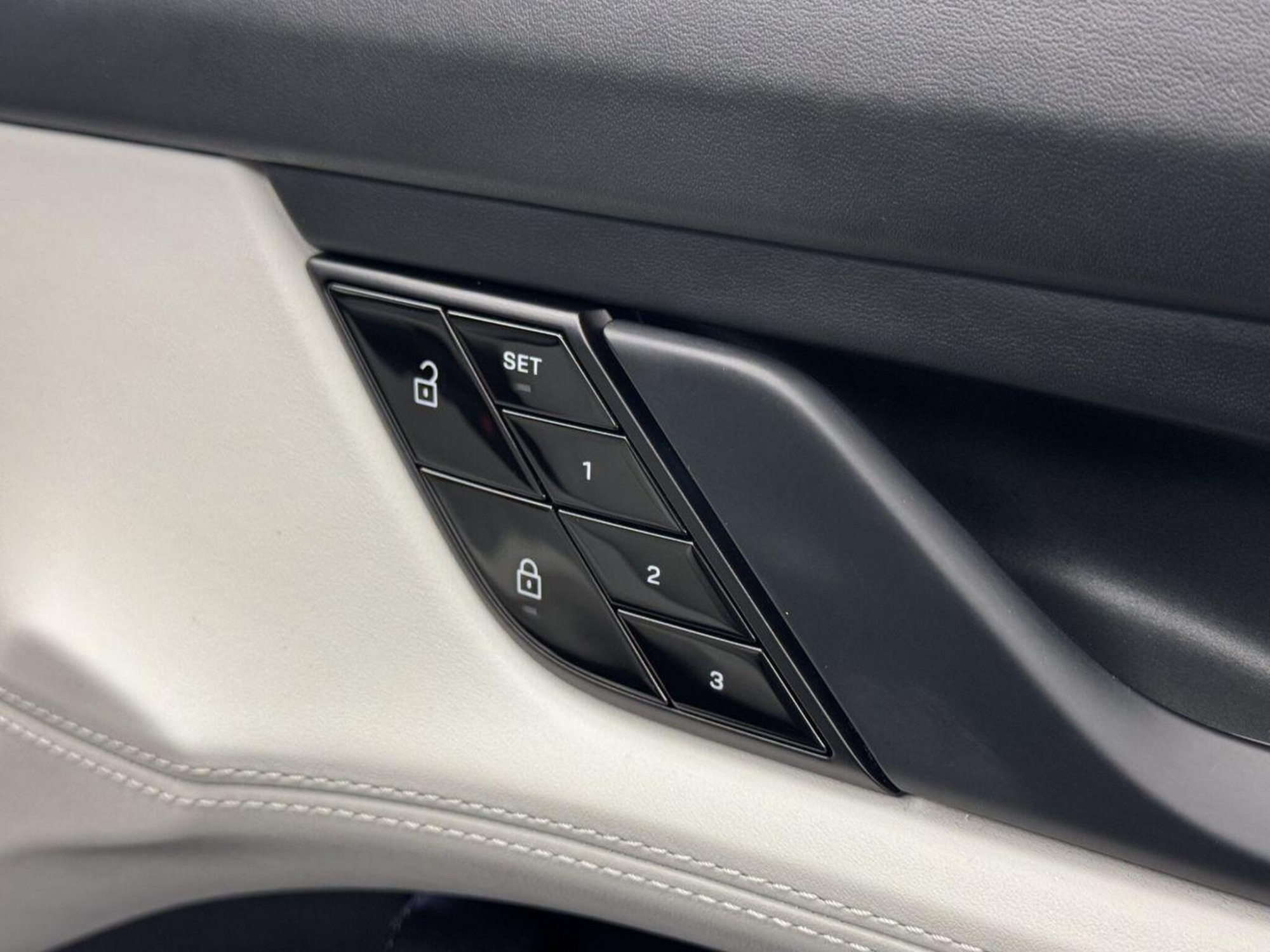 2020 Porsche TAYCAN image 40