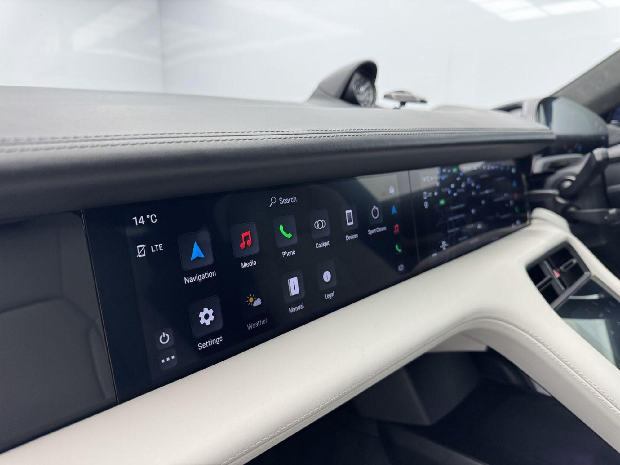 2020 Porsche TAYCAN image 16