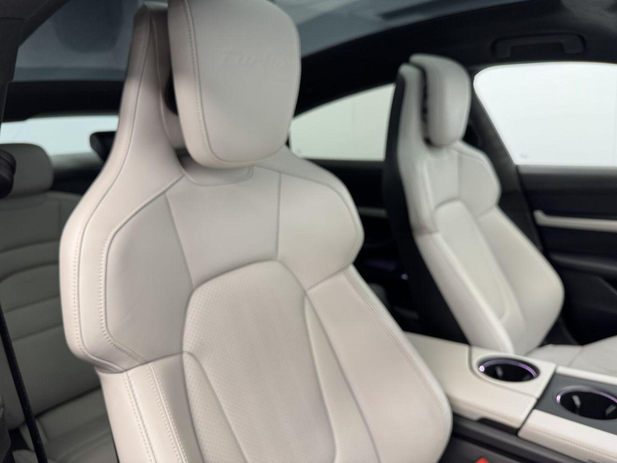 2020 Porsche TAYCAN image 31