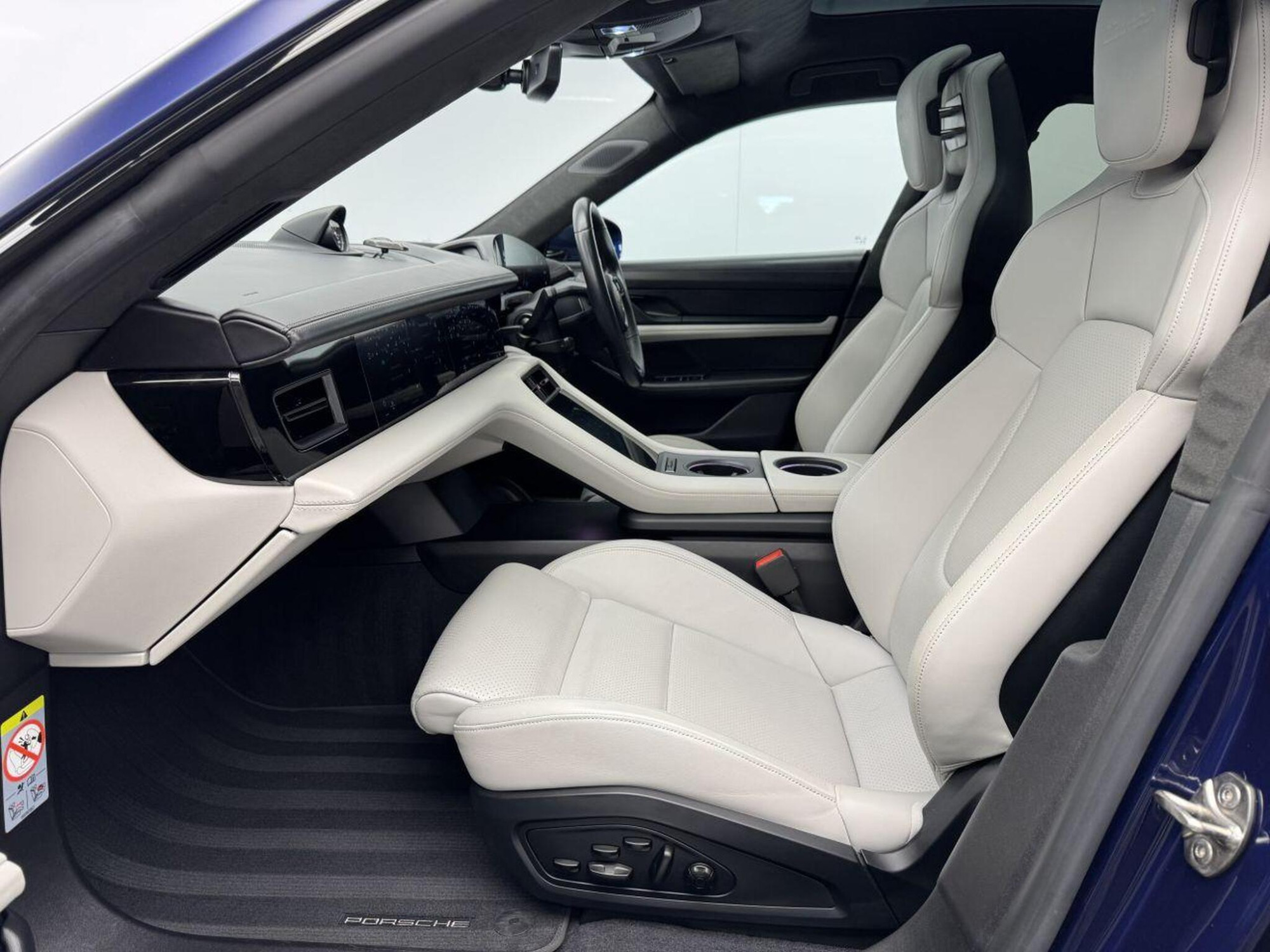2020 Porsche TAYCAN image 15
