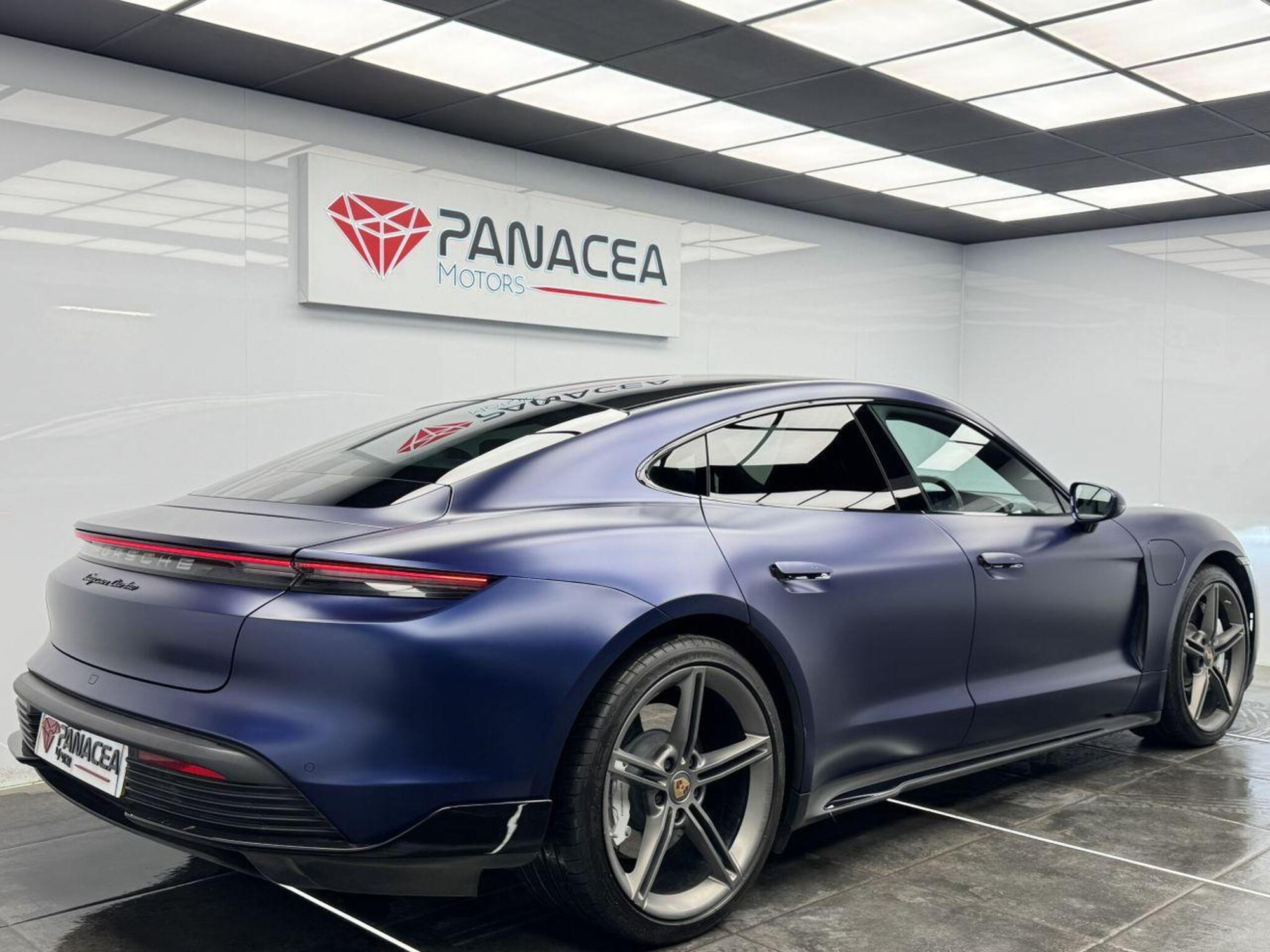 2020 Porsche TAYCAN image 10