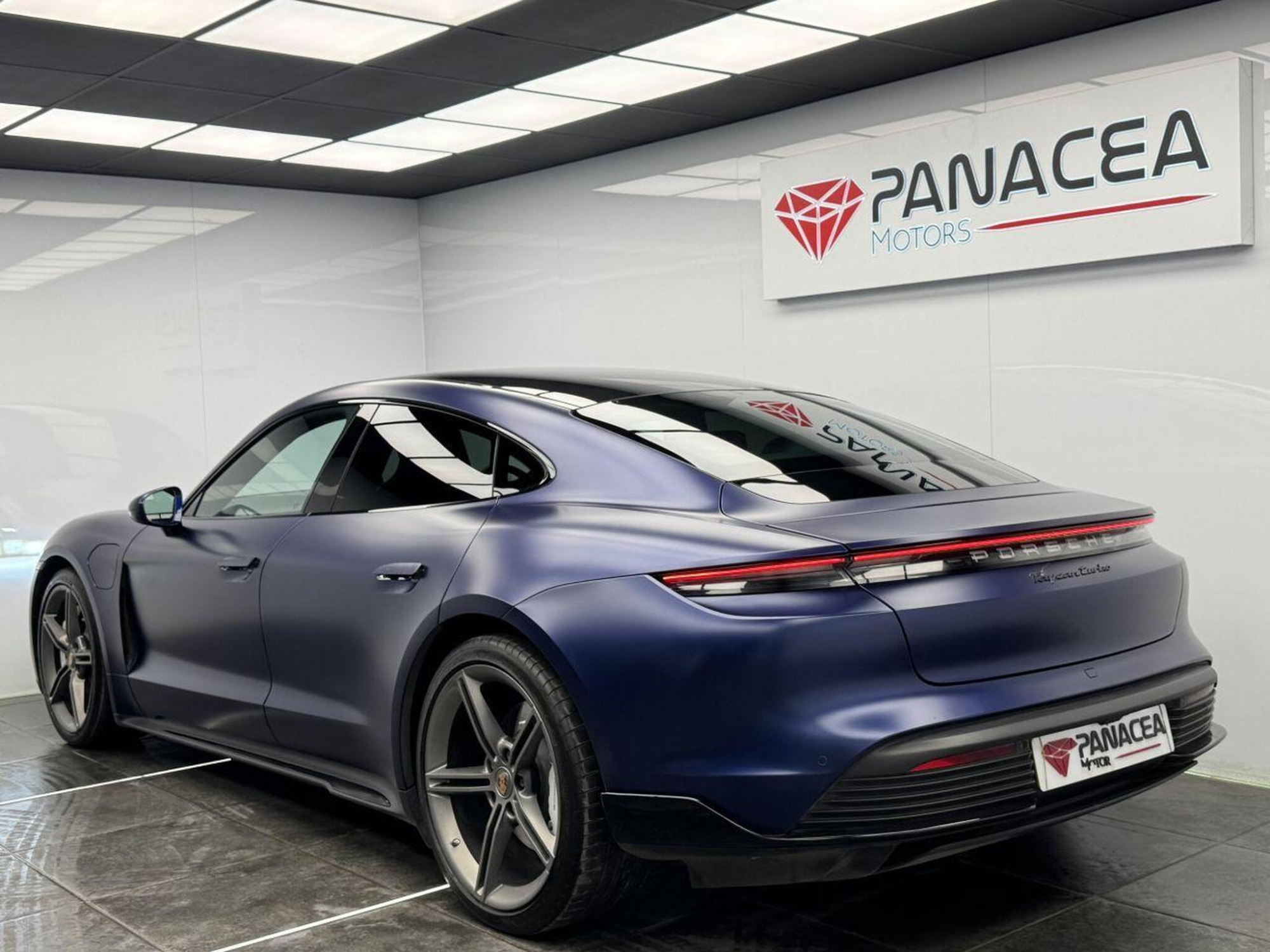 2020 Porsche TAYCAN image 4