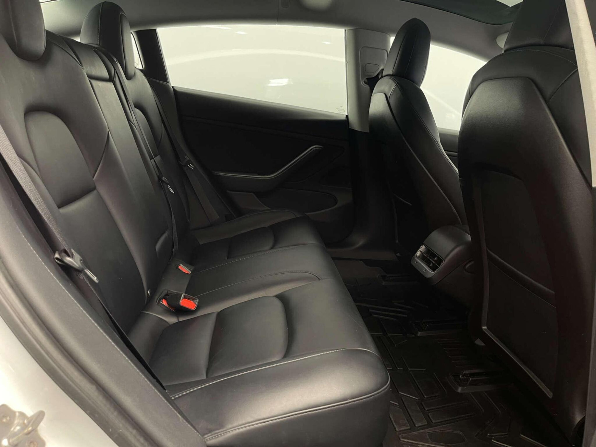 2020 Tesla Model 3 image 15