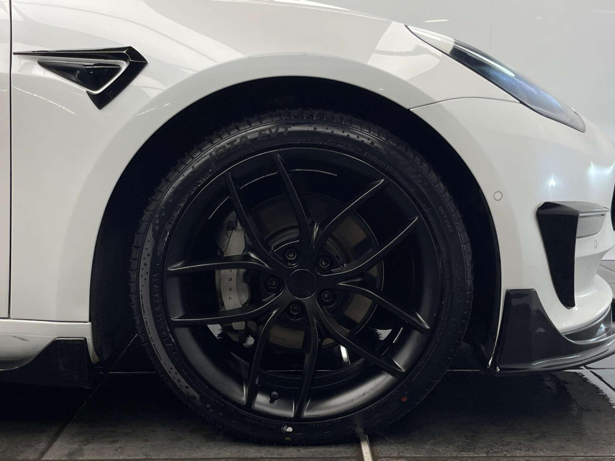 2020 Tesla Model 3 image 25