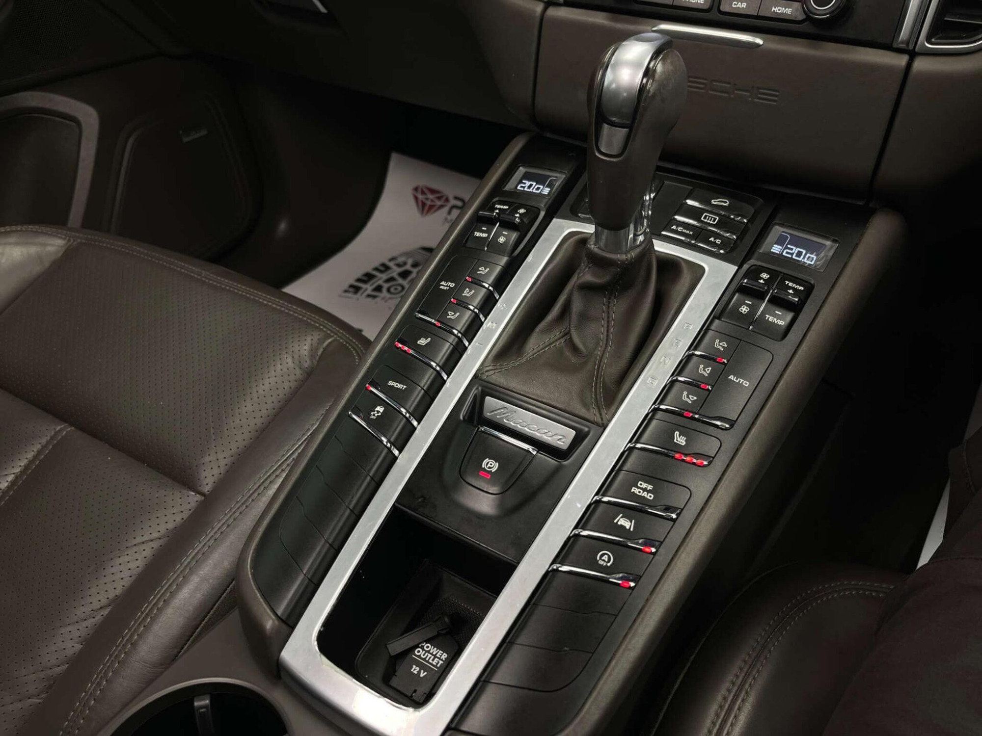 2018 Porsche MACAN image 21
