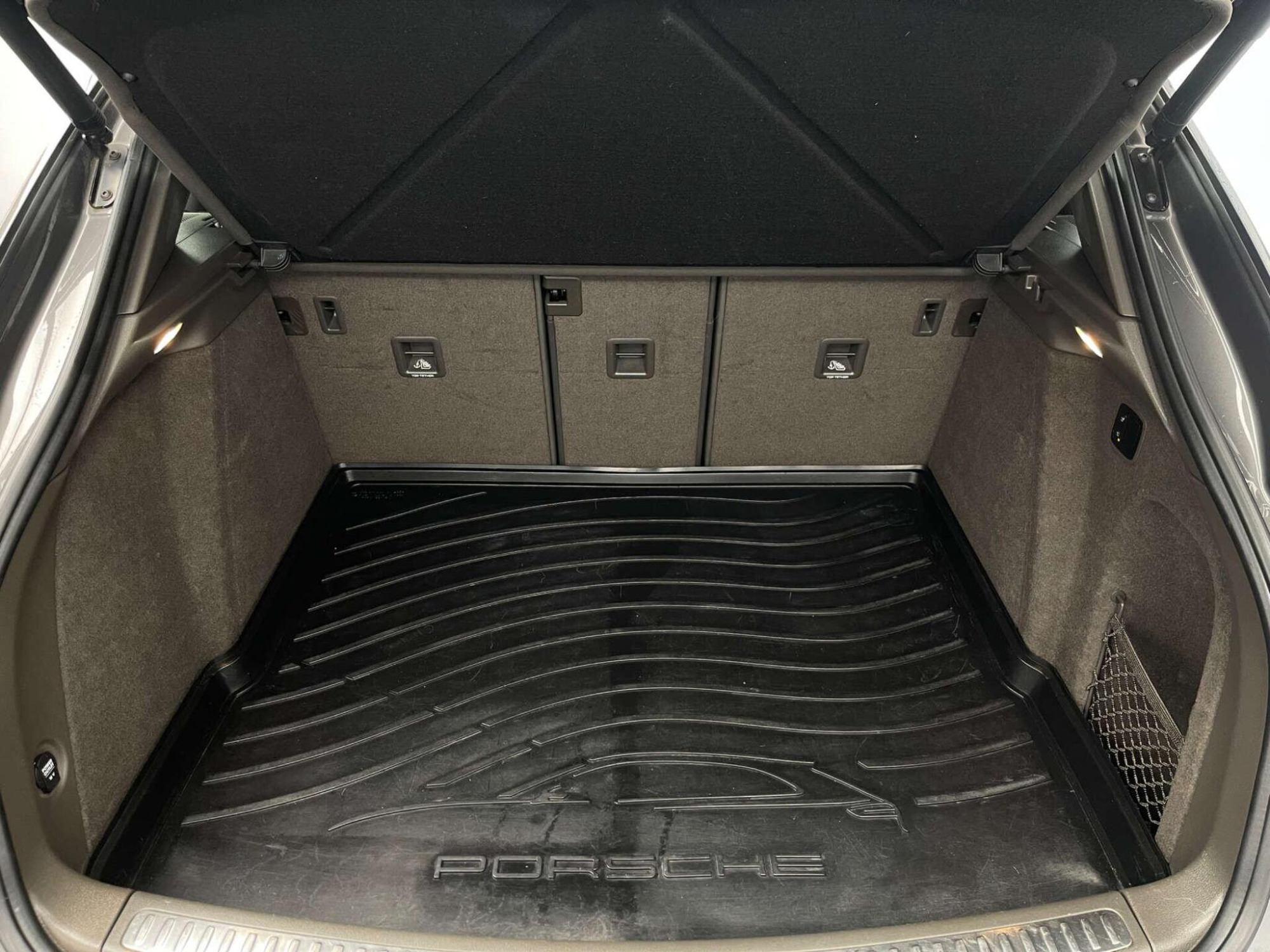 2018 Porsche MACAN image 31