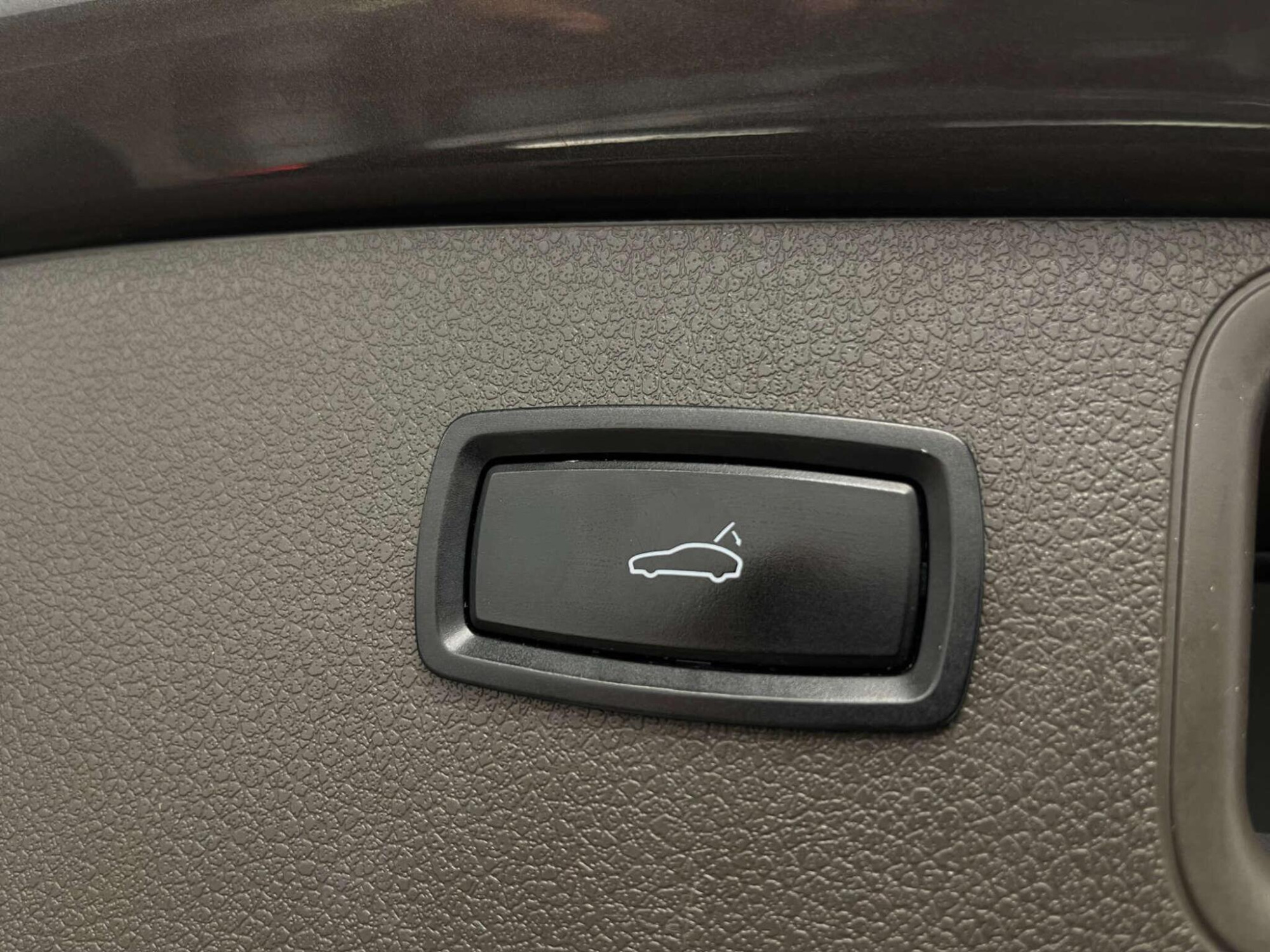 2018 Porsche MACAN image 30